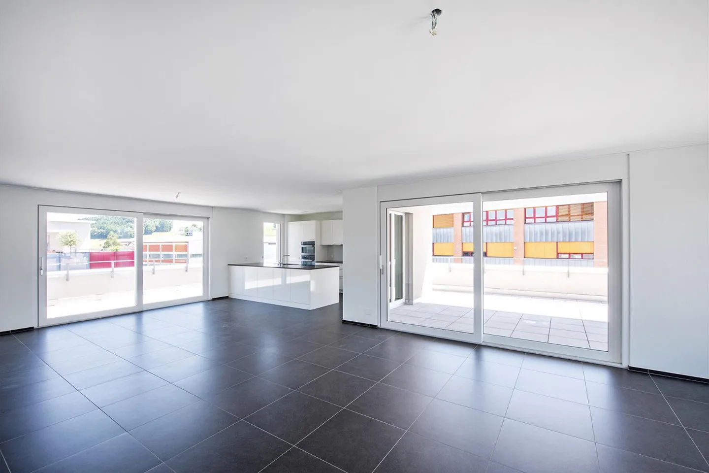 Stupendo appartamento attico di 4 1/2 stanze - Foto 2 di 18