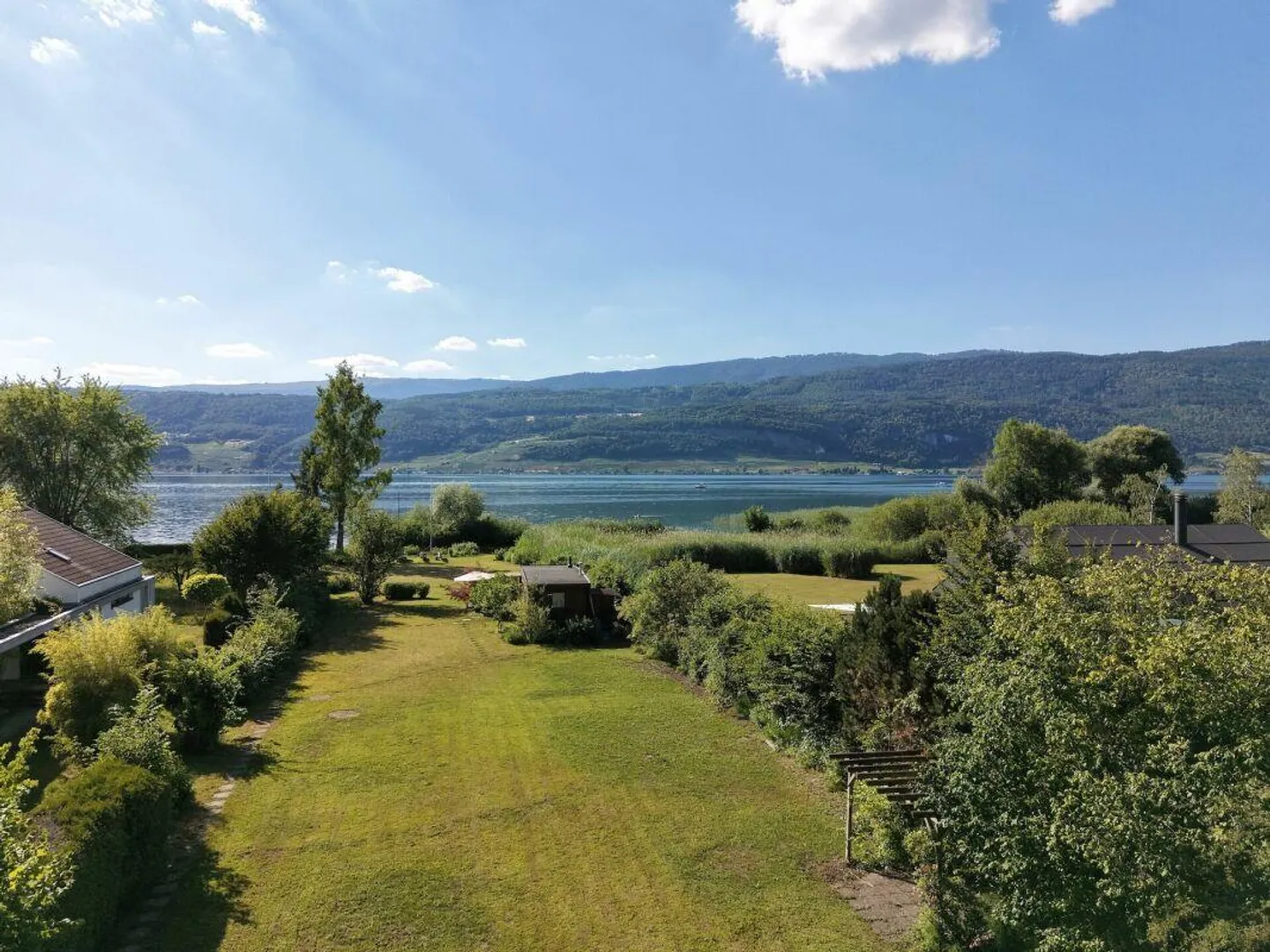 Grande parcelle de terrain à bâtir au bord du lac de Bienne avec potentiel. Résidence principale et secondaire possible ! - Photo 13 sur 22