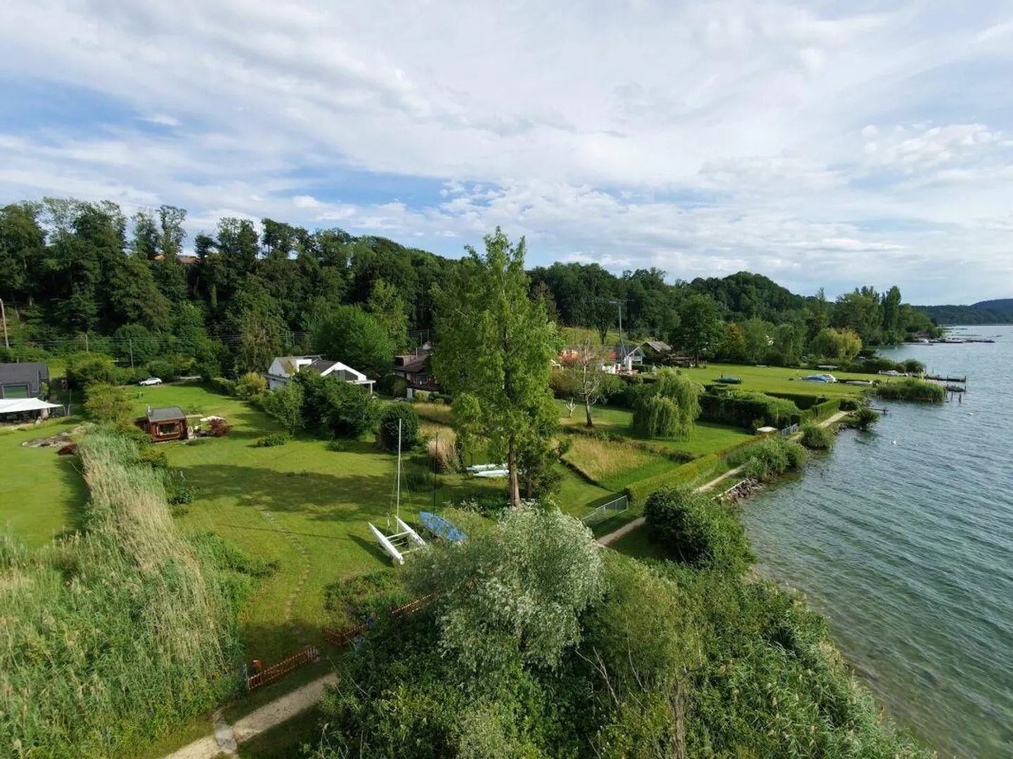 Grande parcelle de terrain à bâtir au bord du lac de Bienne avec potentiel. Résidence principale et secondaire possible ! - Photo 17 sur 22