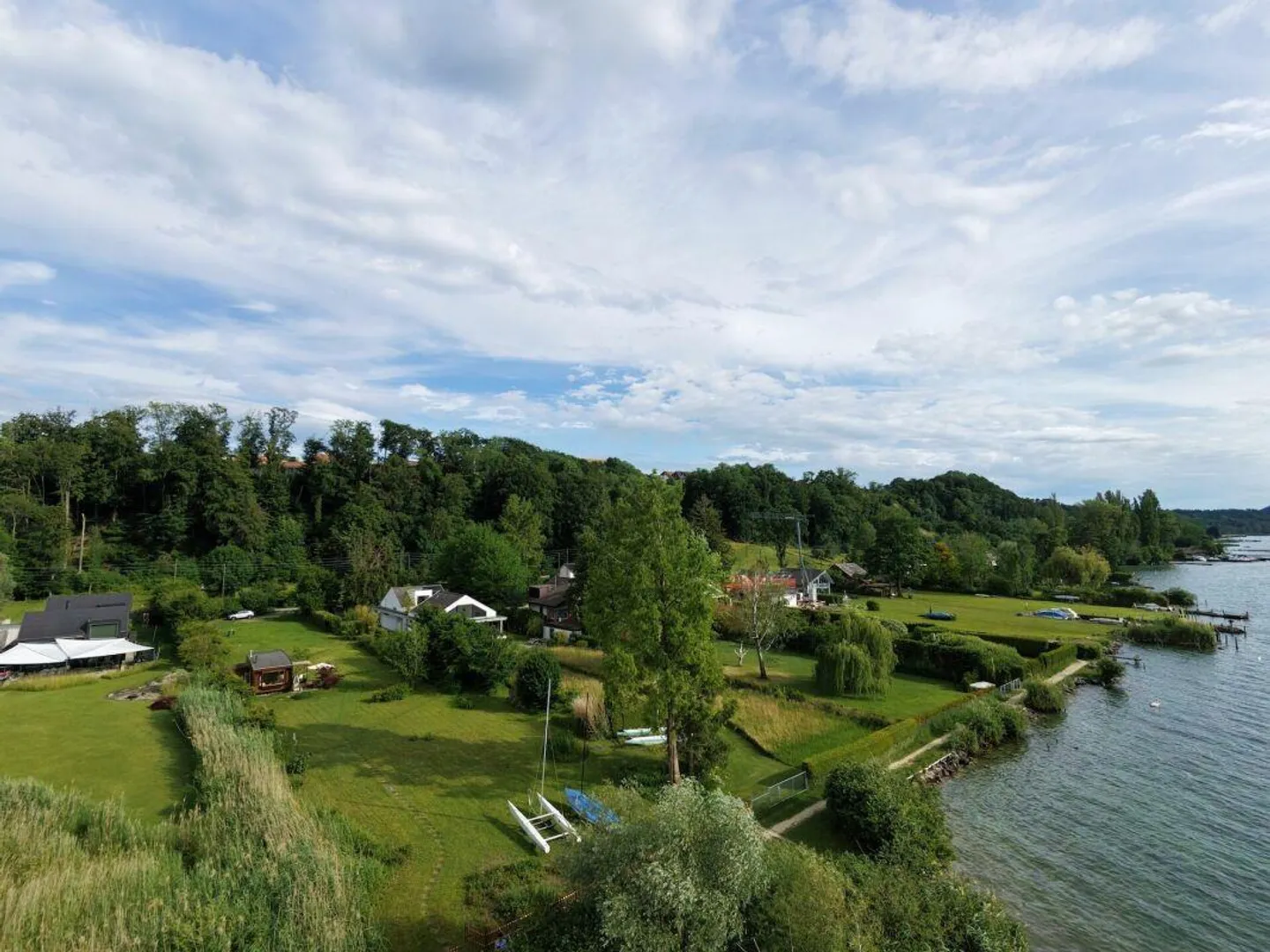Grande parcelle de terrain à bâtir au bord du lac de Bienne avec potentiel. Résidence principale et secondaire possible ! - Photo 18 sur 22