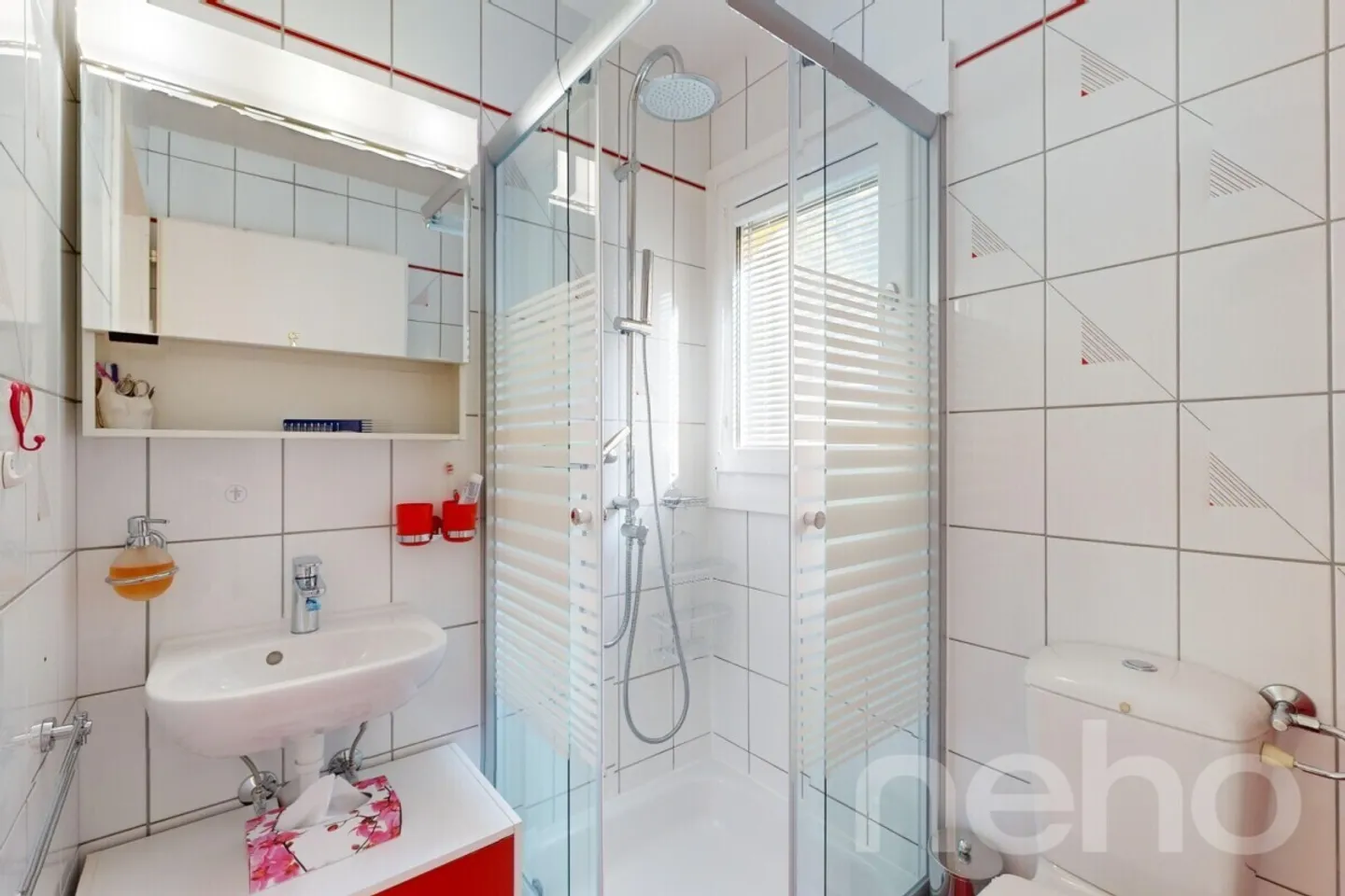 Esclusivo: Bella villa con 4 camere e studio al piano inferiore - Foto 5 di 13