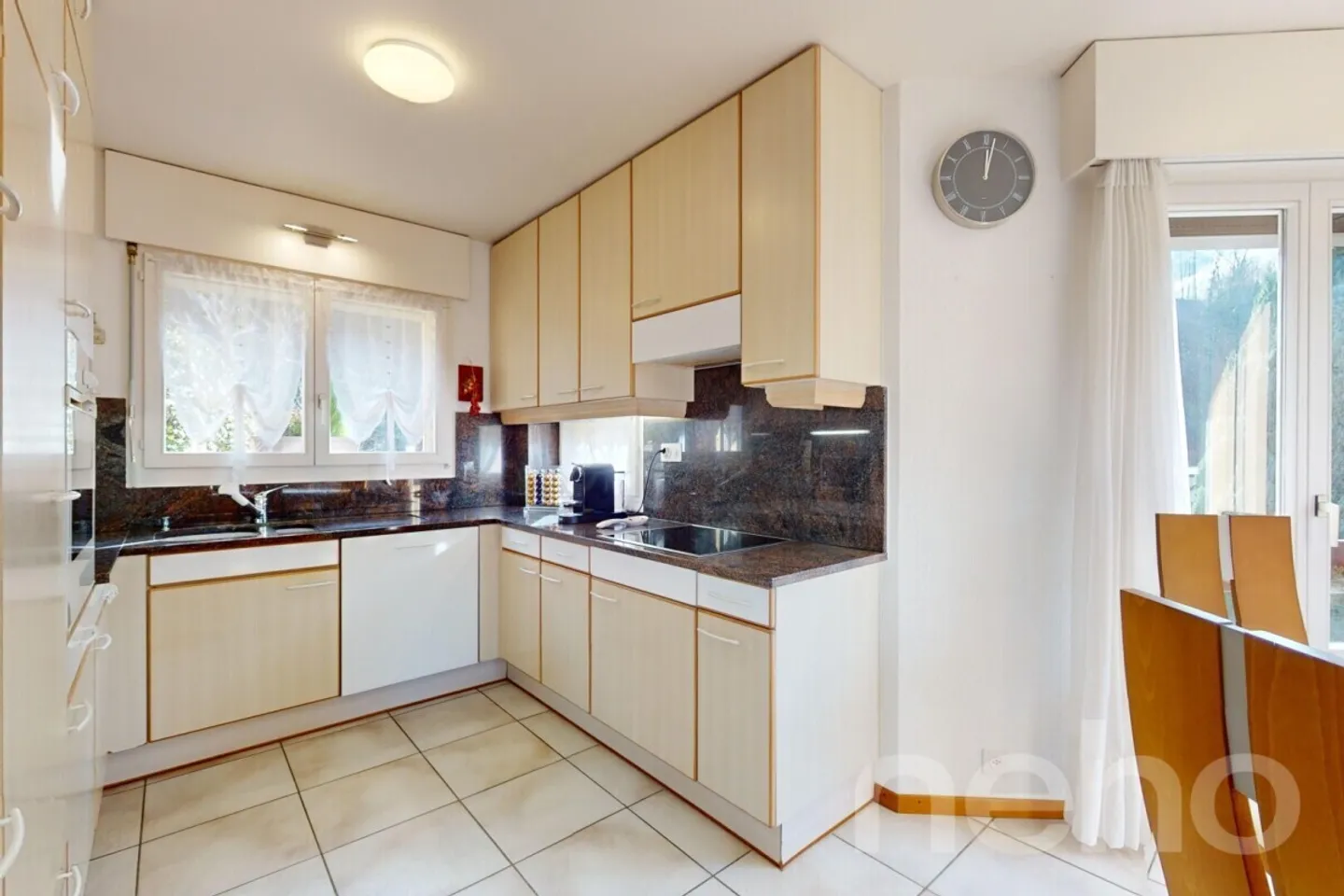 Esclusivo: Bella villa con 4 camere e studio al piano inferiore - Foto 3 di 13