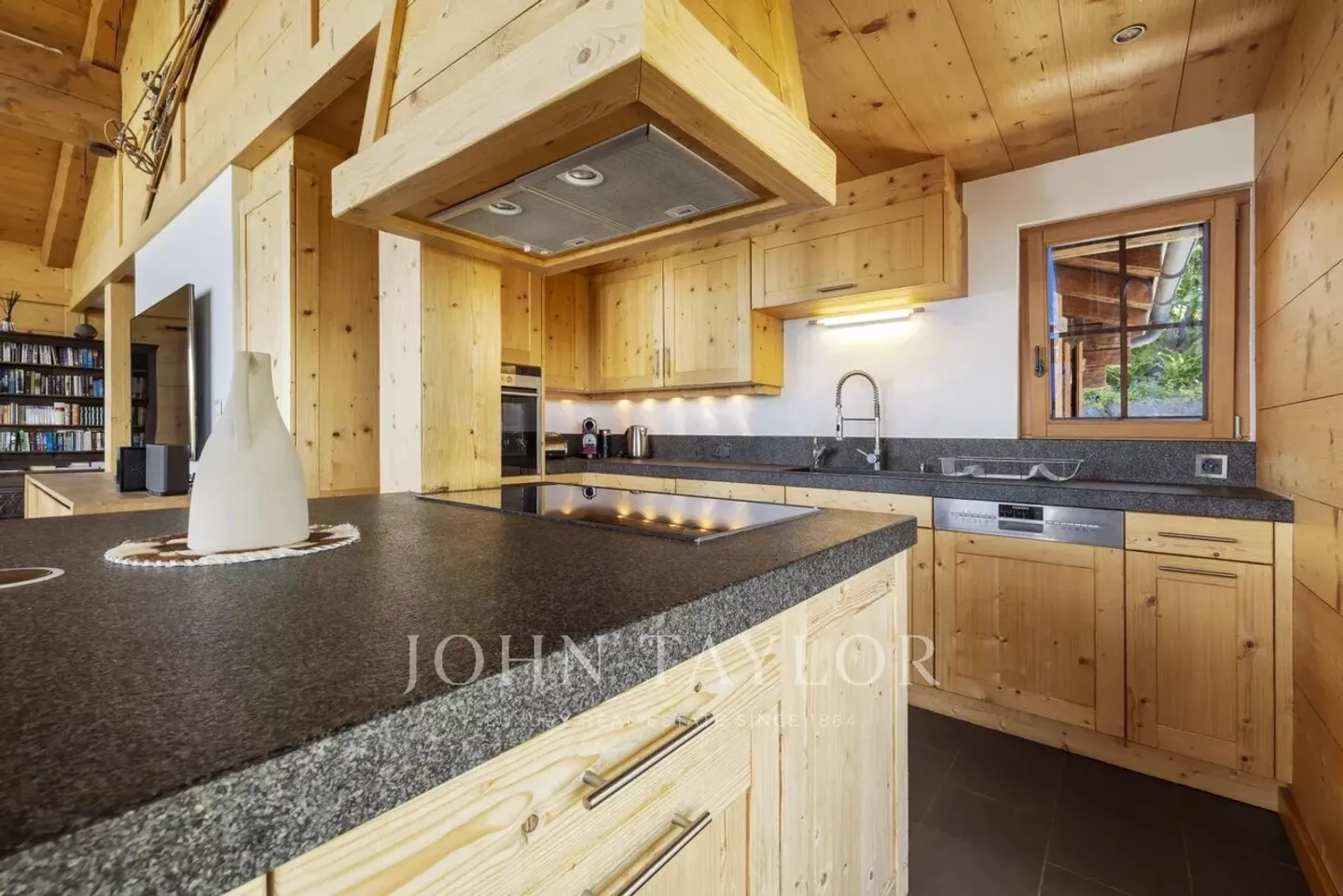 Alpine Elegance | 5 Bedrooms | 10 people - Photo 3 of 13