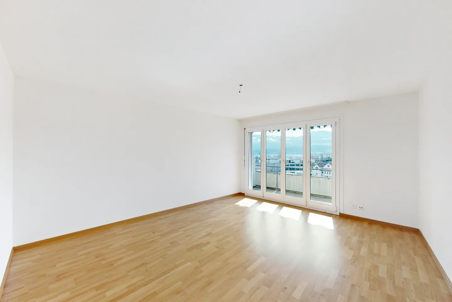 Central Living with a View over Rapperswil SG! House 32C - Photo 4 of 10