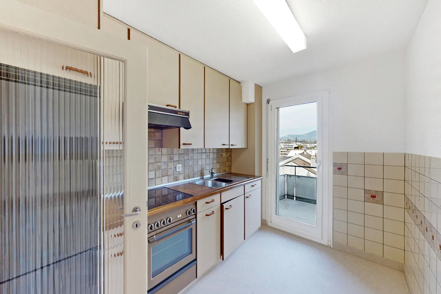Central Living with a View over Rapperswil SG! House 32C - Photo 6 of 10