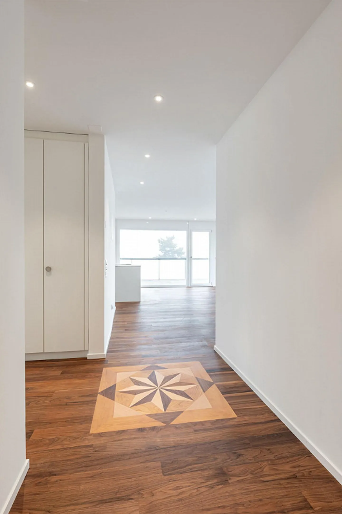 Elegante Attika mit zwei grossen Terrassen - Foto 4 von 11