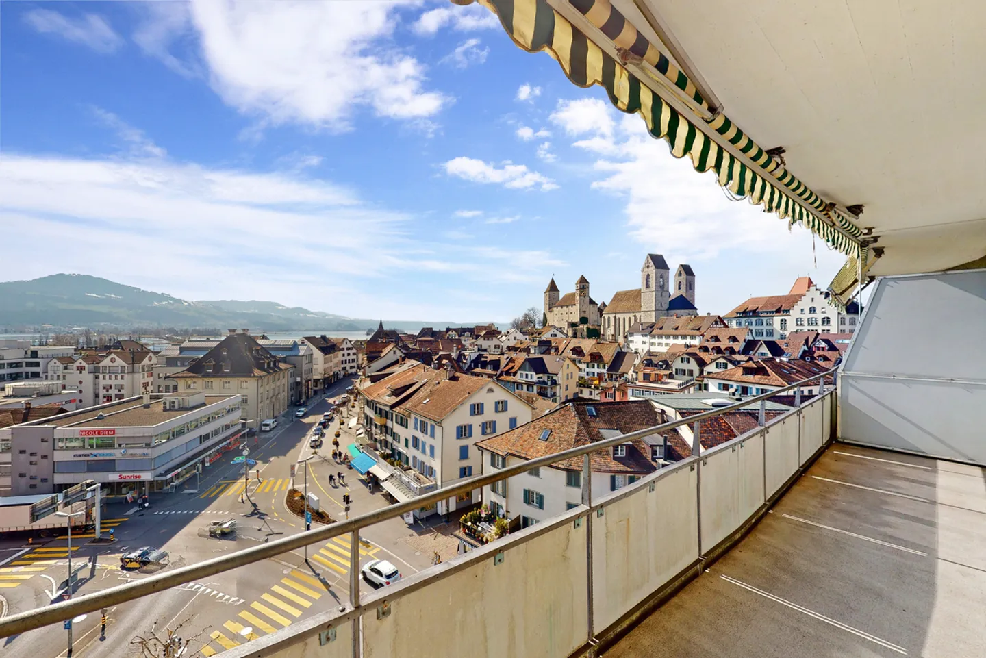 Central Living with a View over Rapperswil SG! House 32C - Photo 9 of 10