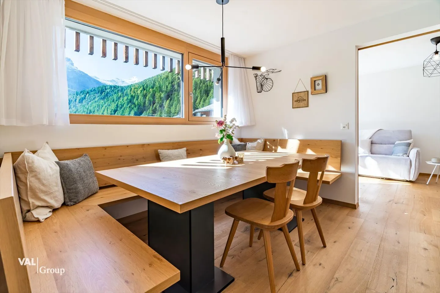 Alpine Panorama Pure: Spacious Furnished 4.5 Room Apartment with Balcony - Photo 6 of 13