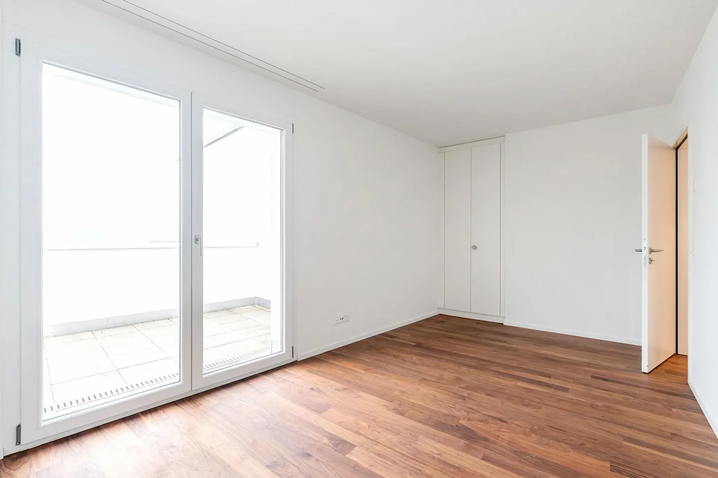 Elegante Attika mit zwei grossen Terrassen - Foto 7 von 11