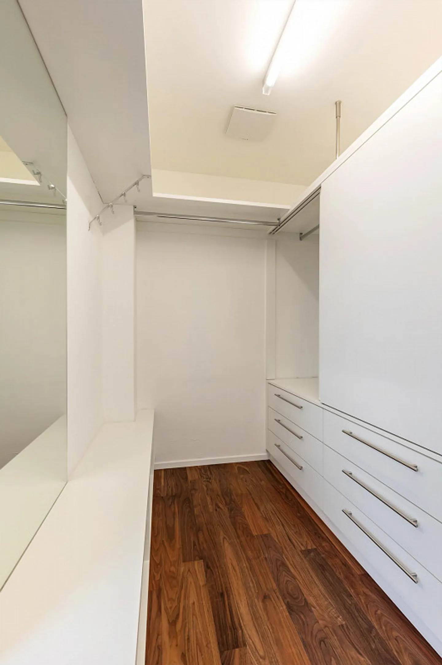 Elegante Attika mit zwei grossen Terrassen - Foto 8 von 11