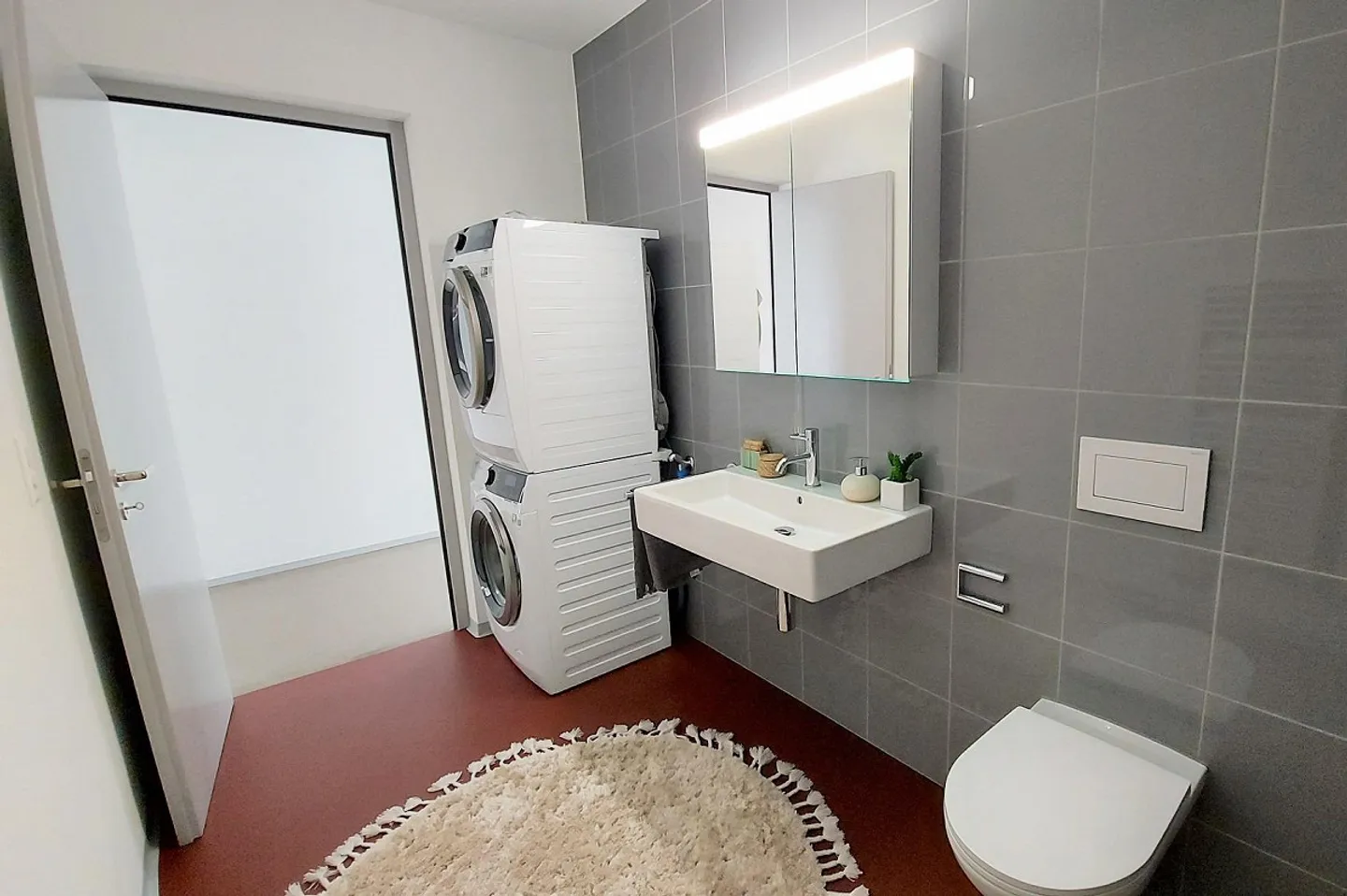 Appartement de 2,5 pièces de haute qualité, central - dans le vert - Photo 3 sur 5