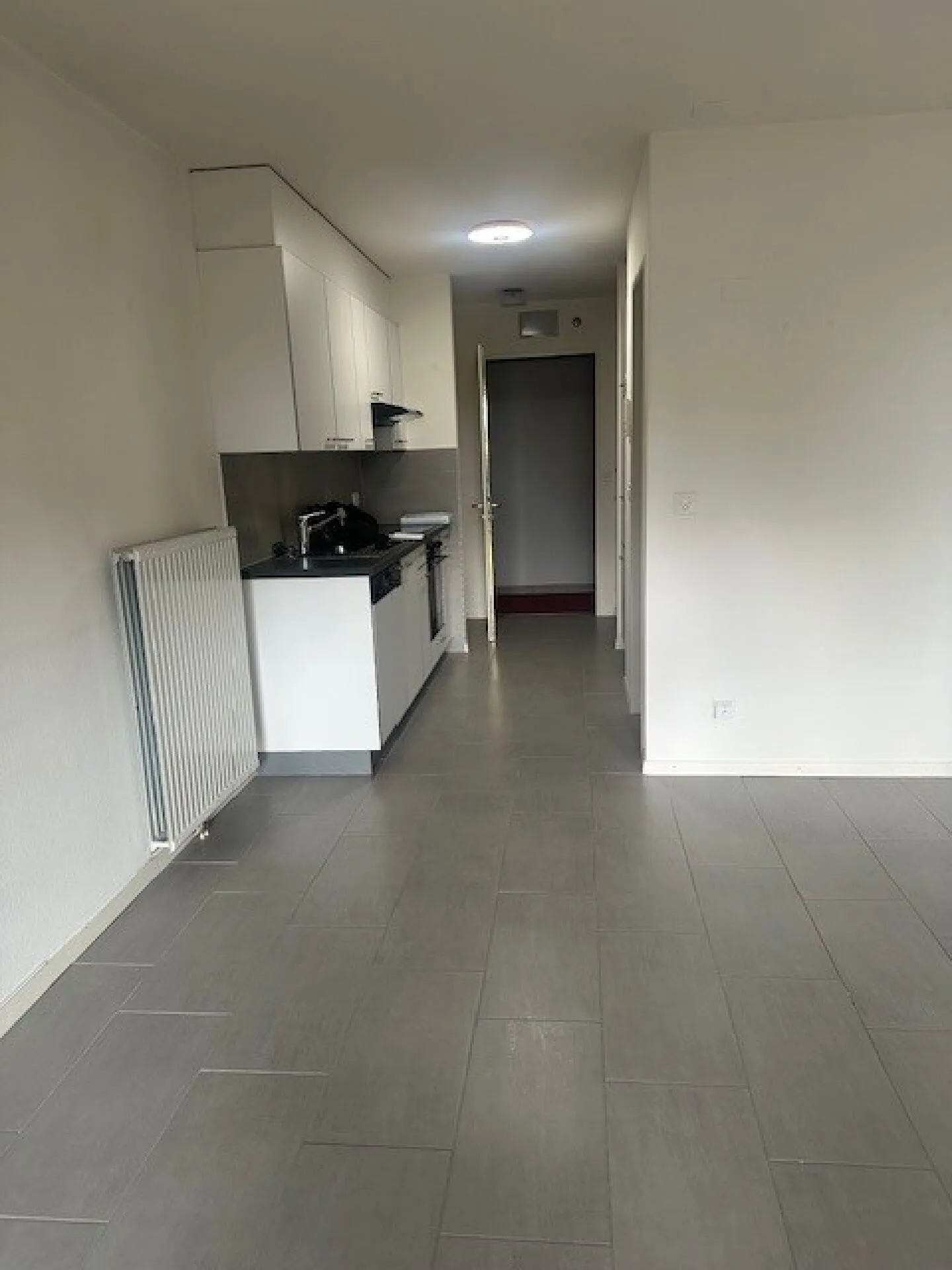 Studio - Photo 2 of 6