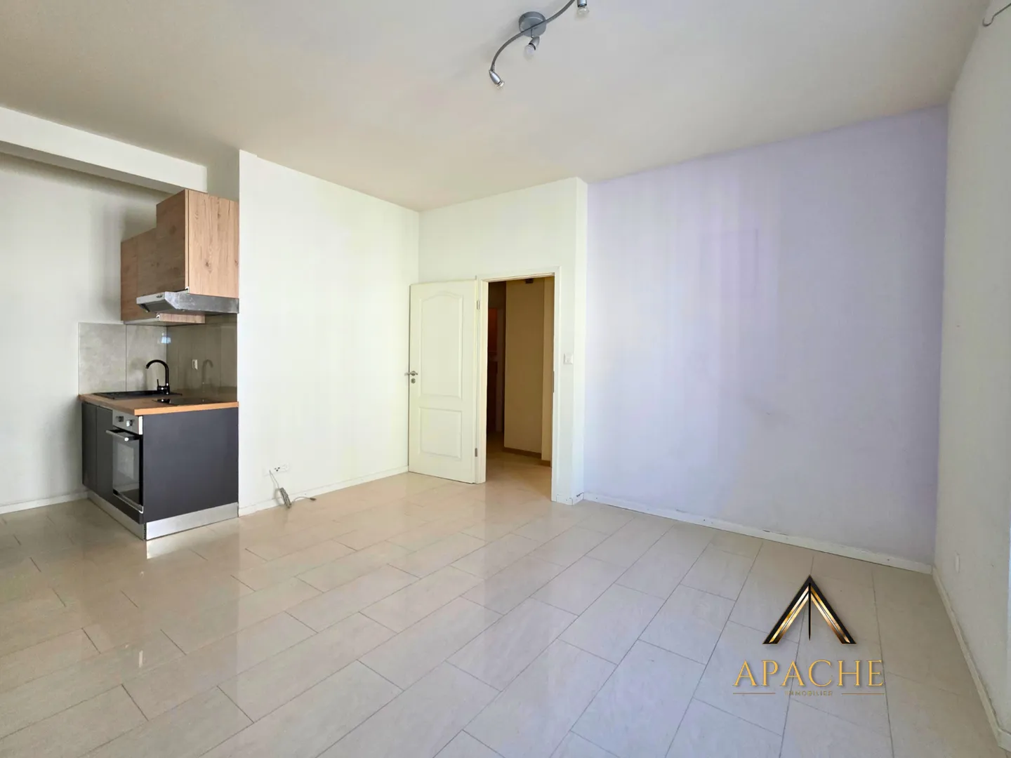 Appartement de ces dernières années avec 5.5 pièces et grand balcon au centre-ville - divisible en 2 appartements - Photo 4 sur 7