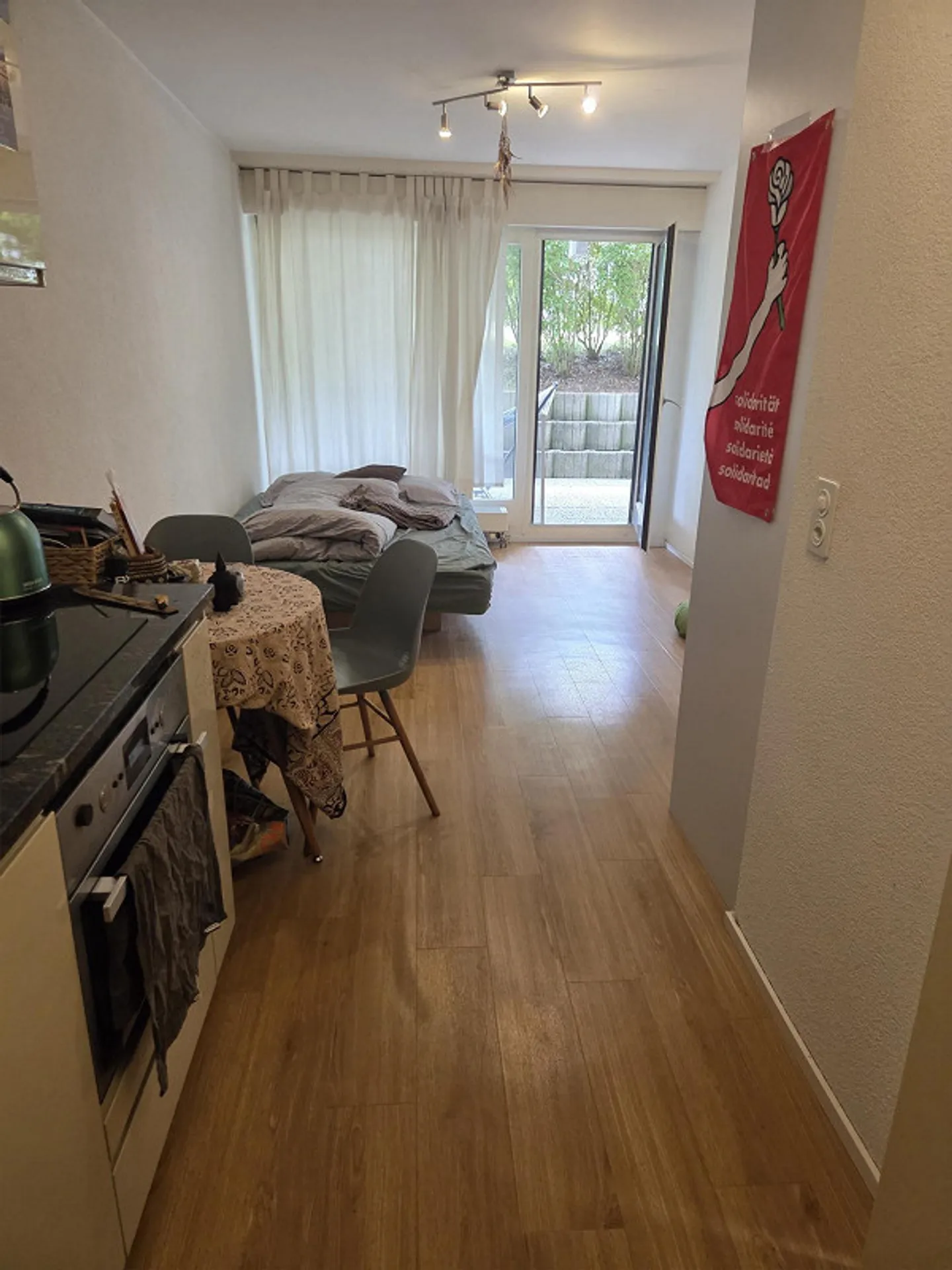 studio affascinante parzialmente arredato in affitto in una posizione tranquilla - Foto 3 di 10