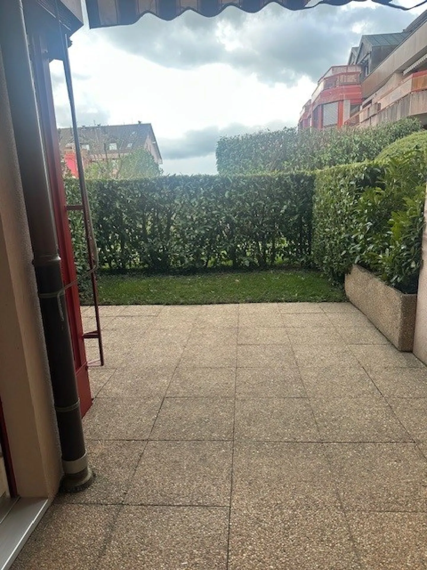 Studio - Photo 3 of 6