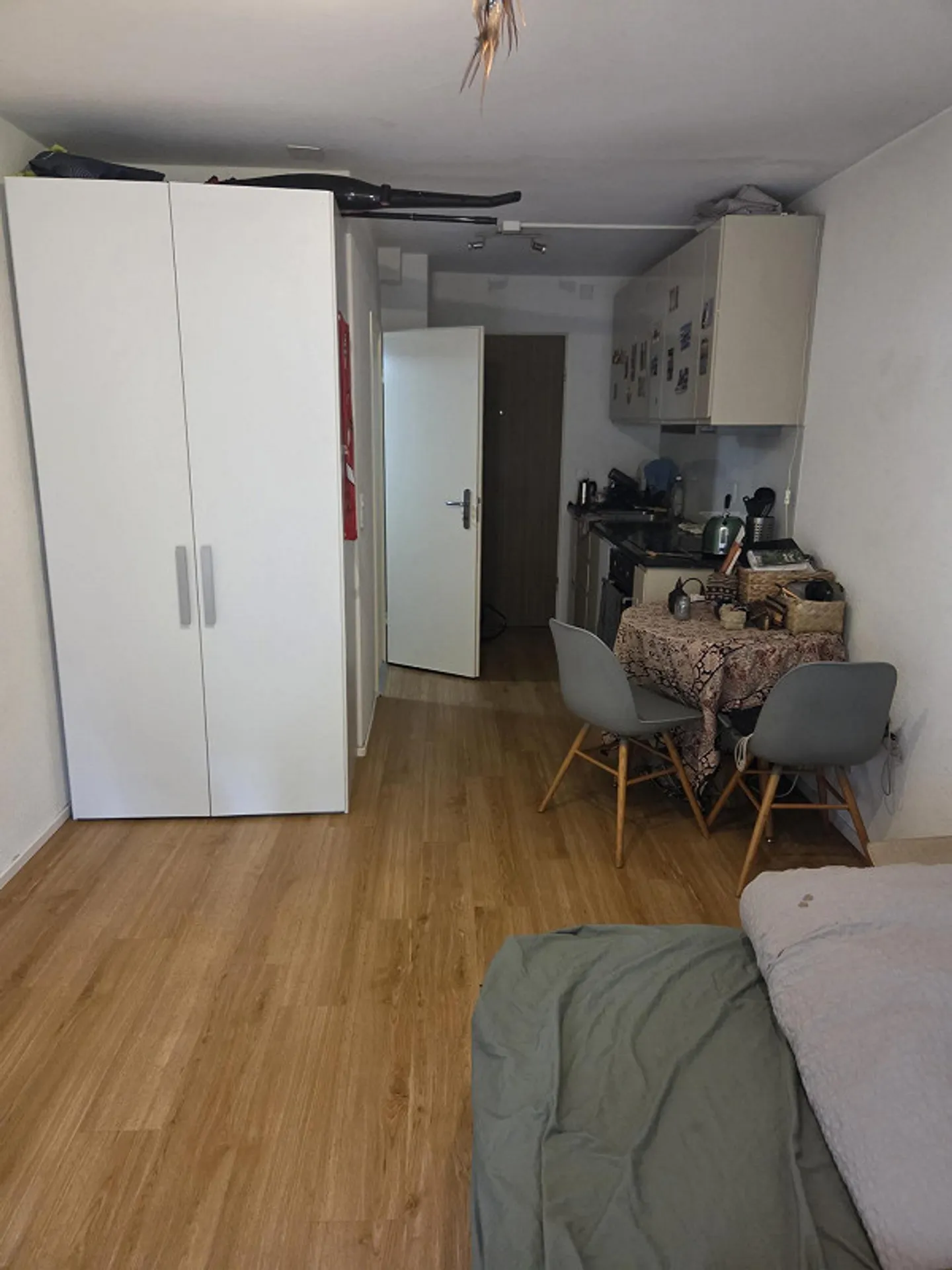 studio affascinante parzialmente arredato in affitto in una posizione tranquilla - Foto 5 di 10