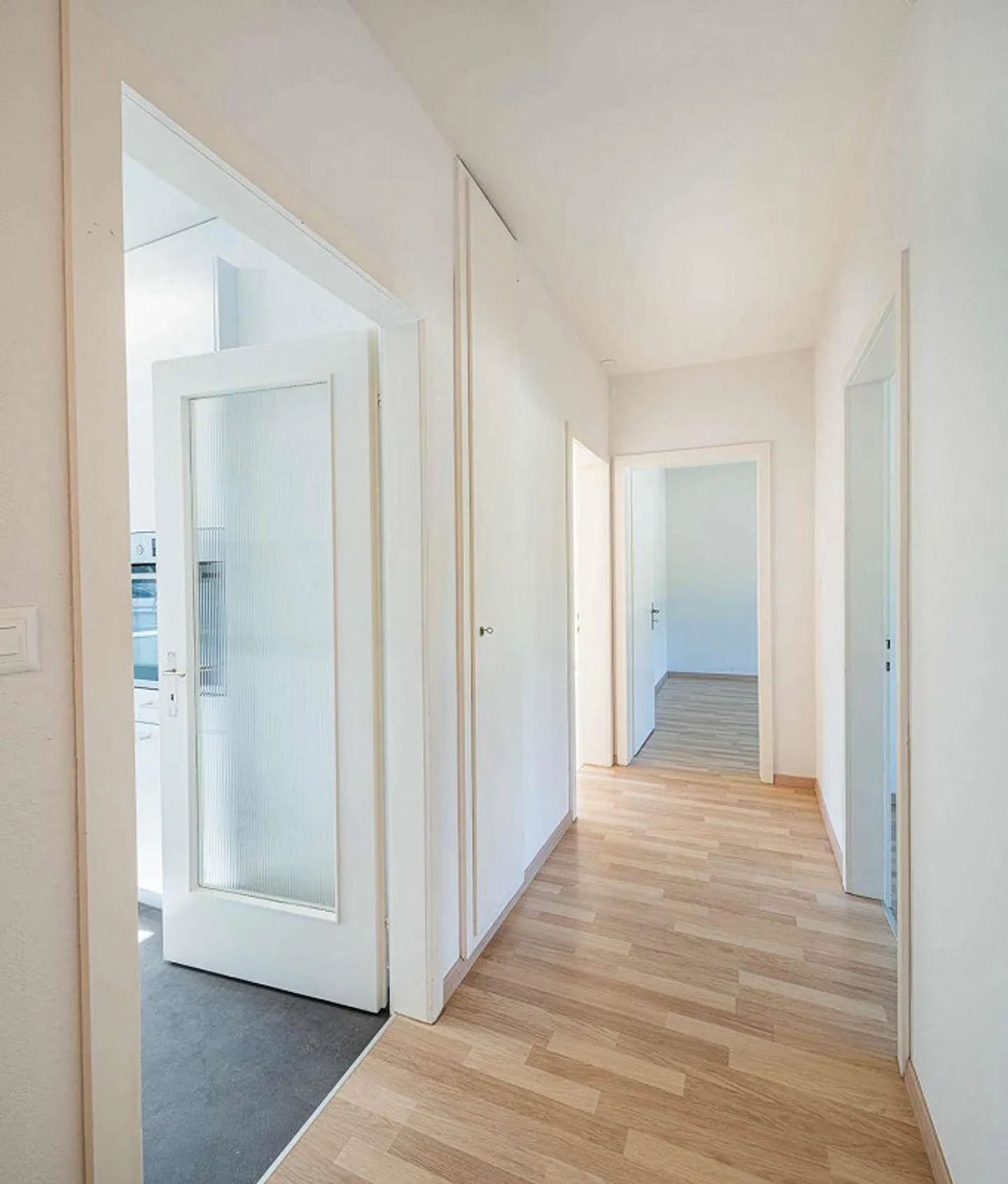 Residential and commercial building in the city center - Photo 4 of 9