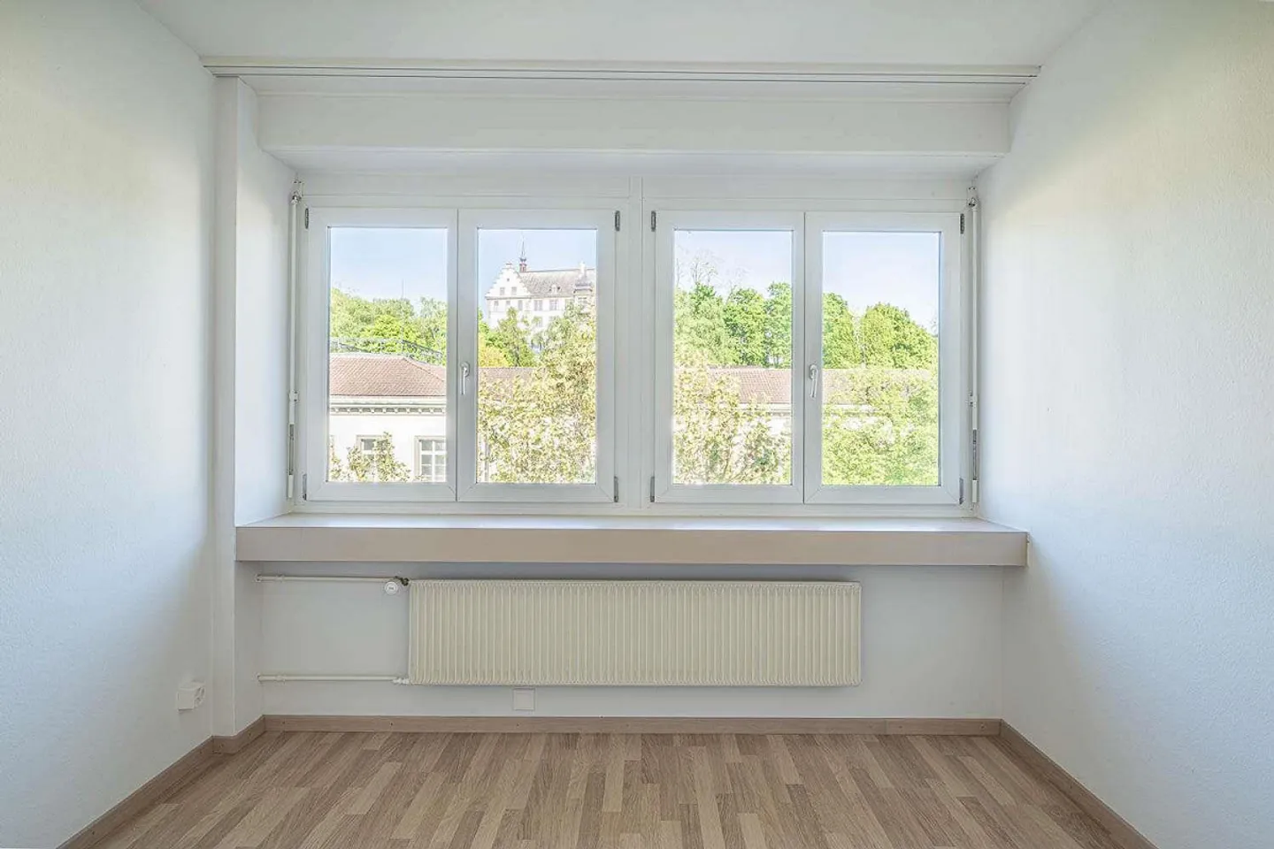 Residential and commercial building in the city center - Photo 6 of 9