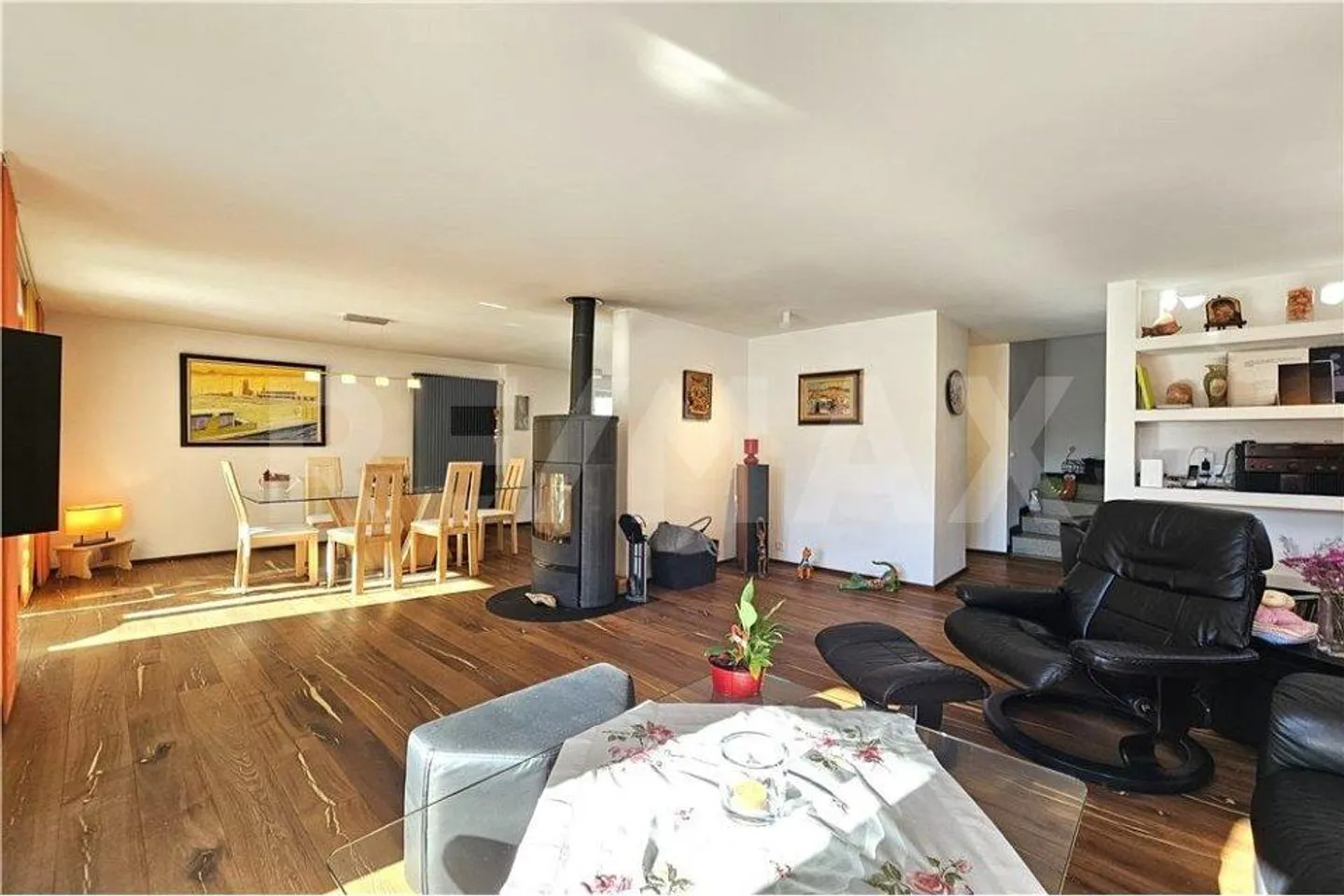 Exclusive living experience in Leukerbad: detached house with style and elegance - Photo 2 of 13