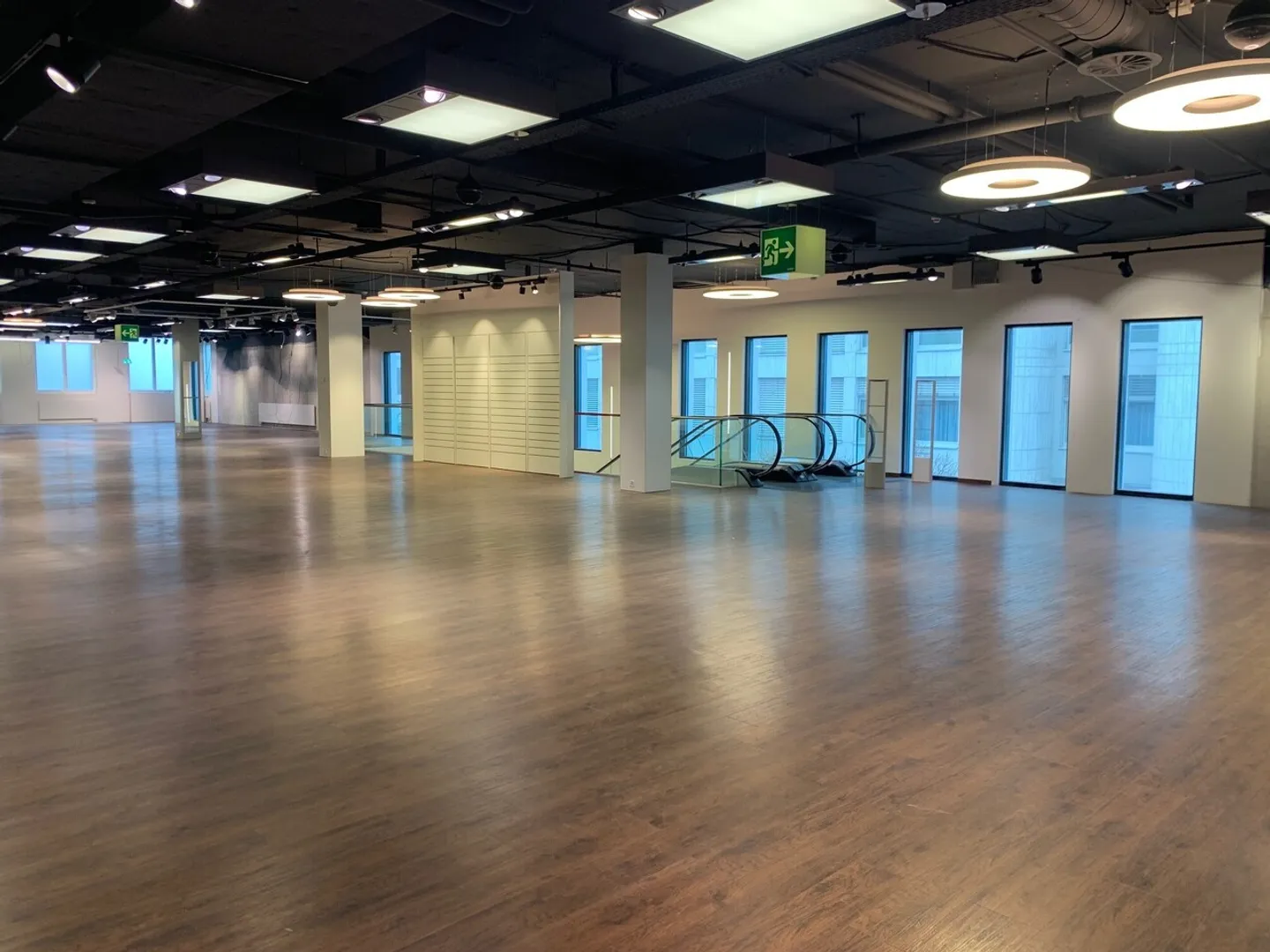 POSIZIONE TOP e 1'264 m² di superficie di vendita - Foto 3 di 5