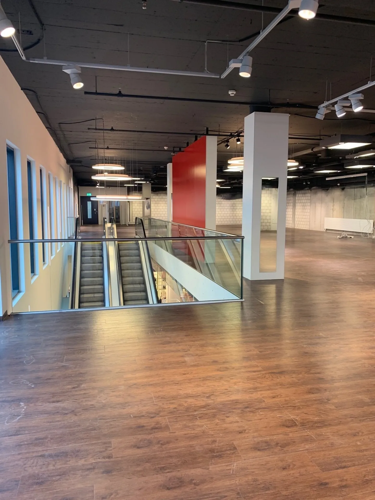 POSIZIONE TOP e 1'264 m² di superficie di vendita - Foto 5 di 5