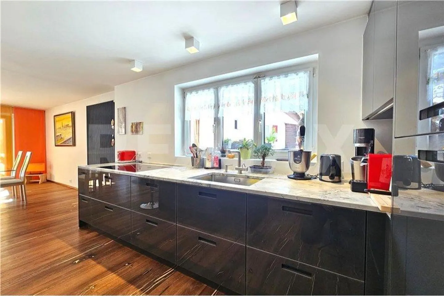 Exclusive living experience in Leukerbad: detached house with style and elegance - Photo 6 of 13