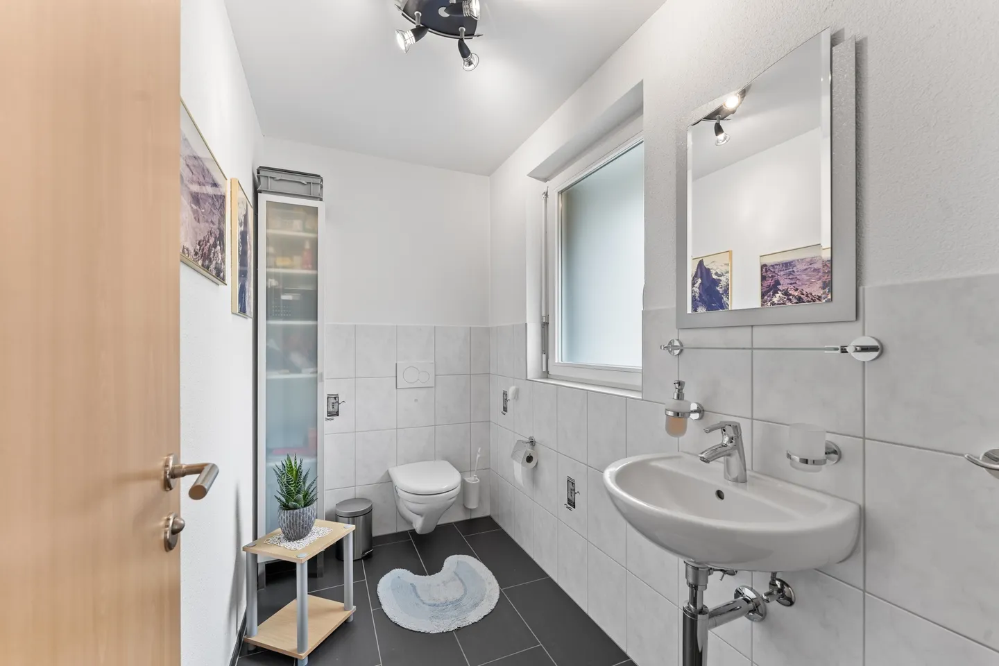 Maison semi-détachée spacieuse de 5,5 pièces avec 237m2 de surface habitable - Photo 4 sur 9