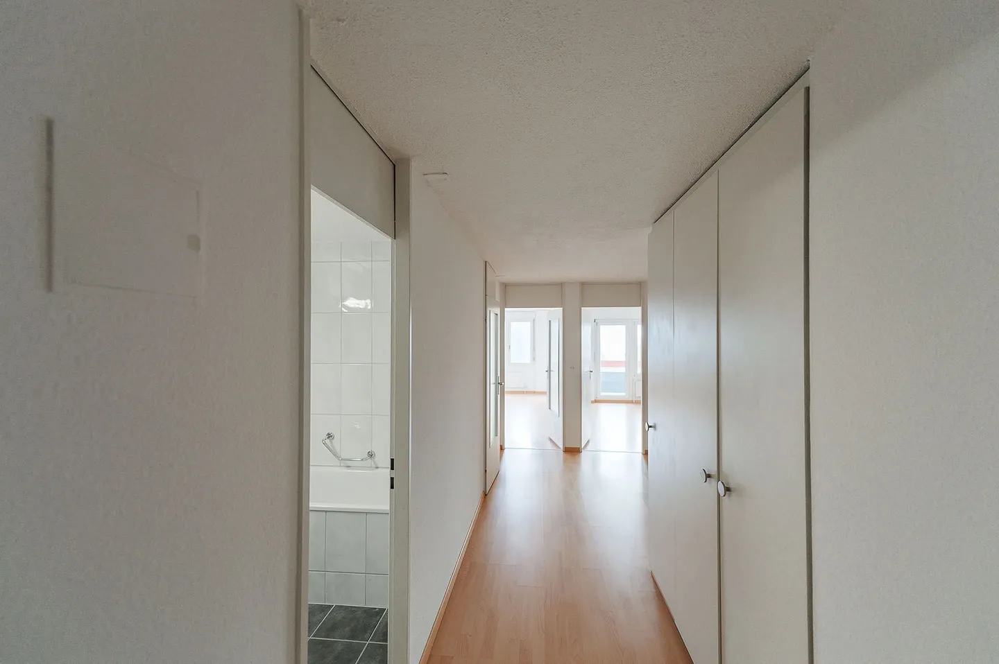 Appartamento di 2,5 locali attraente con arredamento moderno - Foto 3 di 5