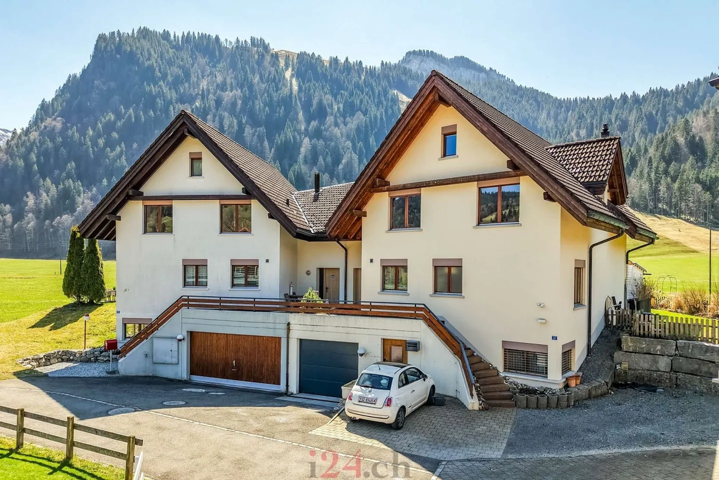 Charming Duplex Home - Photo 3 of 13