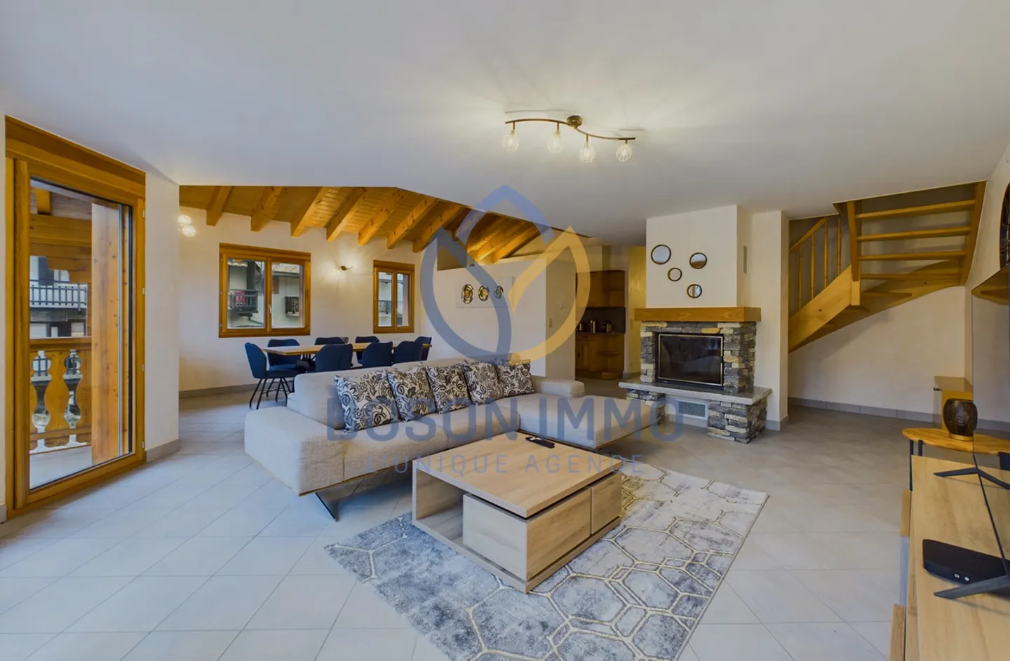 Bright attic in Les Marécottes with gallery and view of the Alps! - Photo 1 of 15