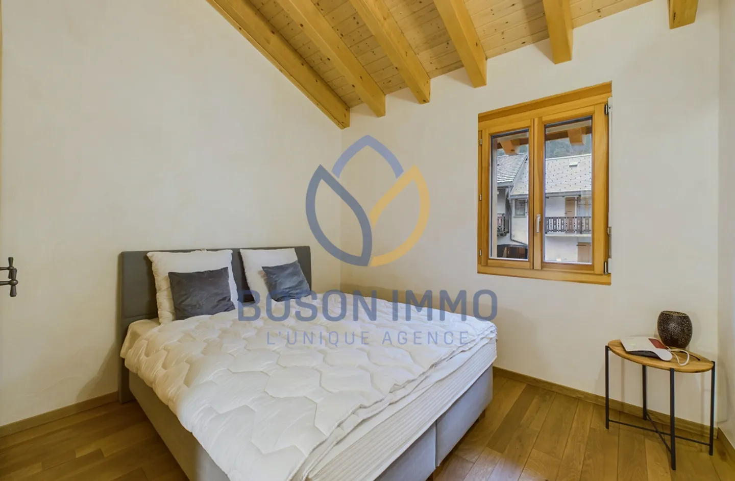 Bright attic in Les Marécottes with gallery and view of the Alps! - Photo 10 of 15