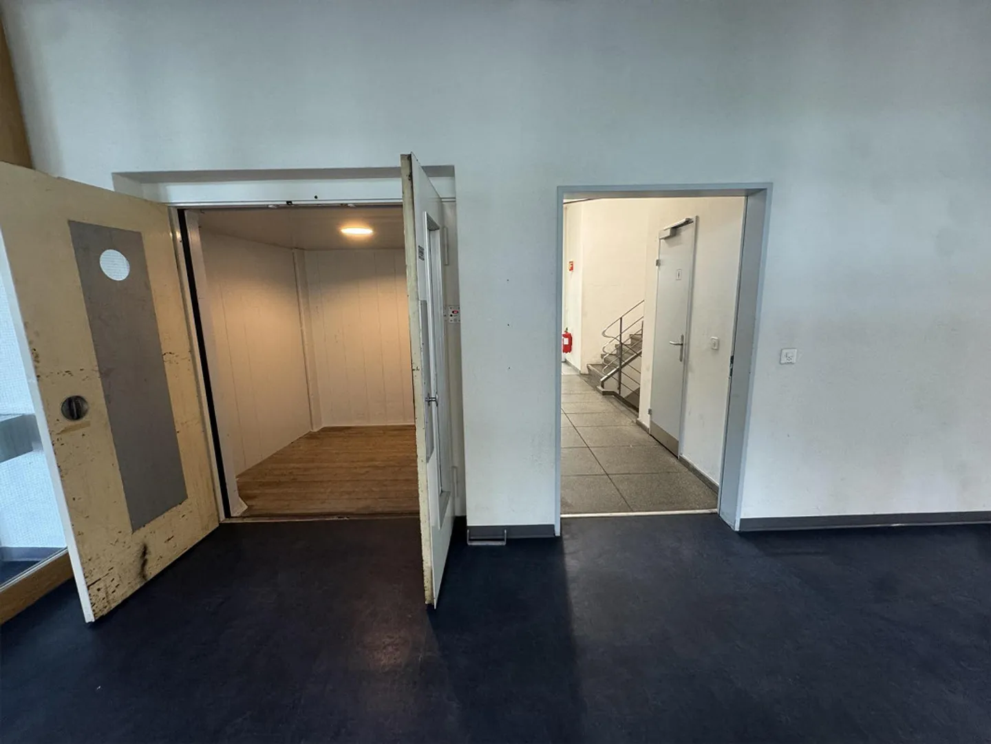 Flexible subdivision of production and storage space! - Photo 7 of 13