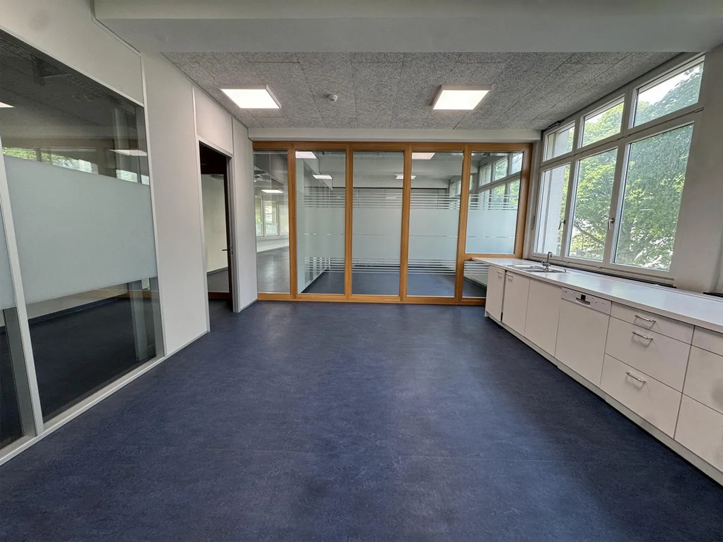 Flexible subdivision of production and storage space! - Photo 12 of 13