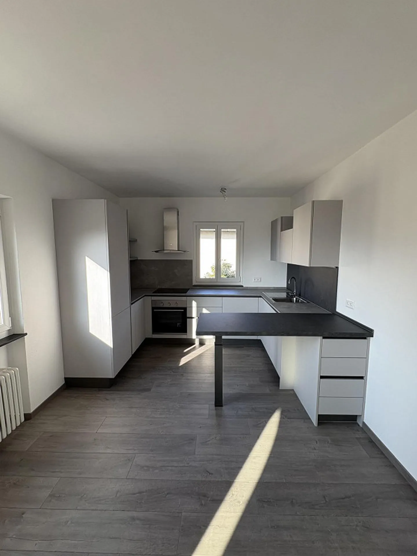 Appartamento ristrutturato con vista lago - Foto 3 di 13