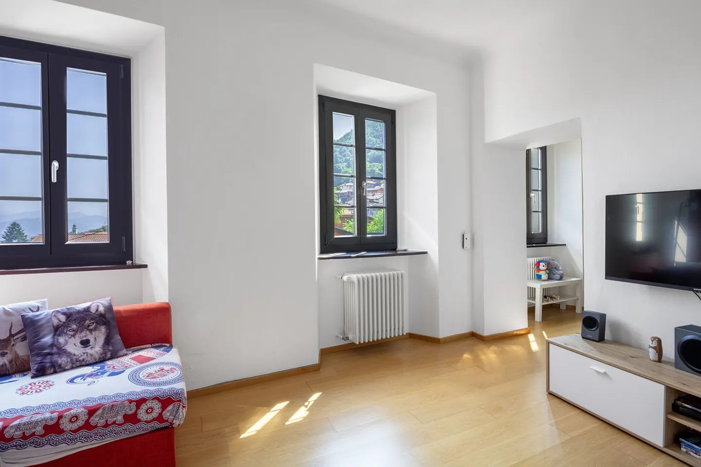 Propriété polyvalente avec jardin, rustique et vue panoramique - Photo 2 sur 11