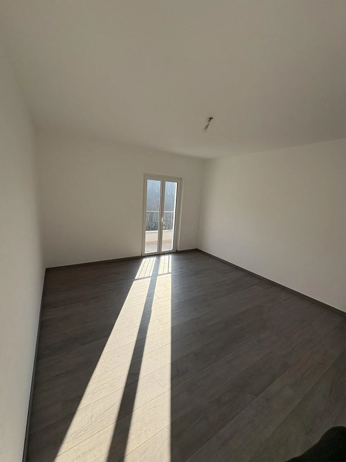 Appartamento ristrutturato con vista lago - Foto 7 di 13