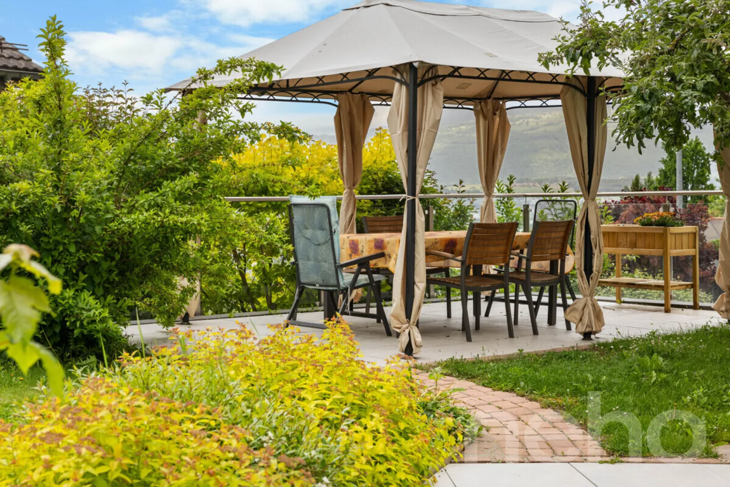 Stunning individual villa in Yverdon - Photo 3 of 12