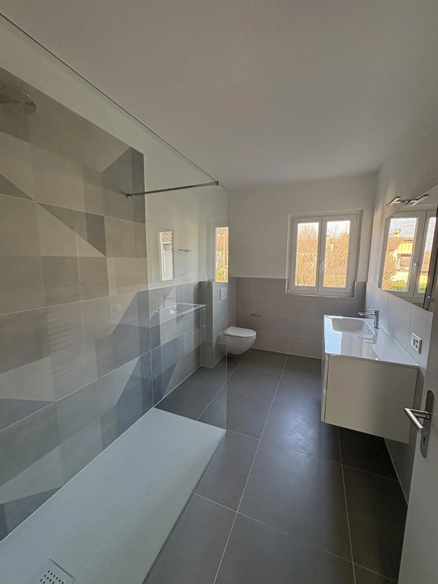 Appartamento ristrutturato con vista lago - Foto 9 di 13