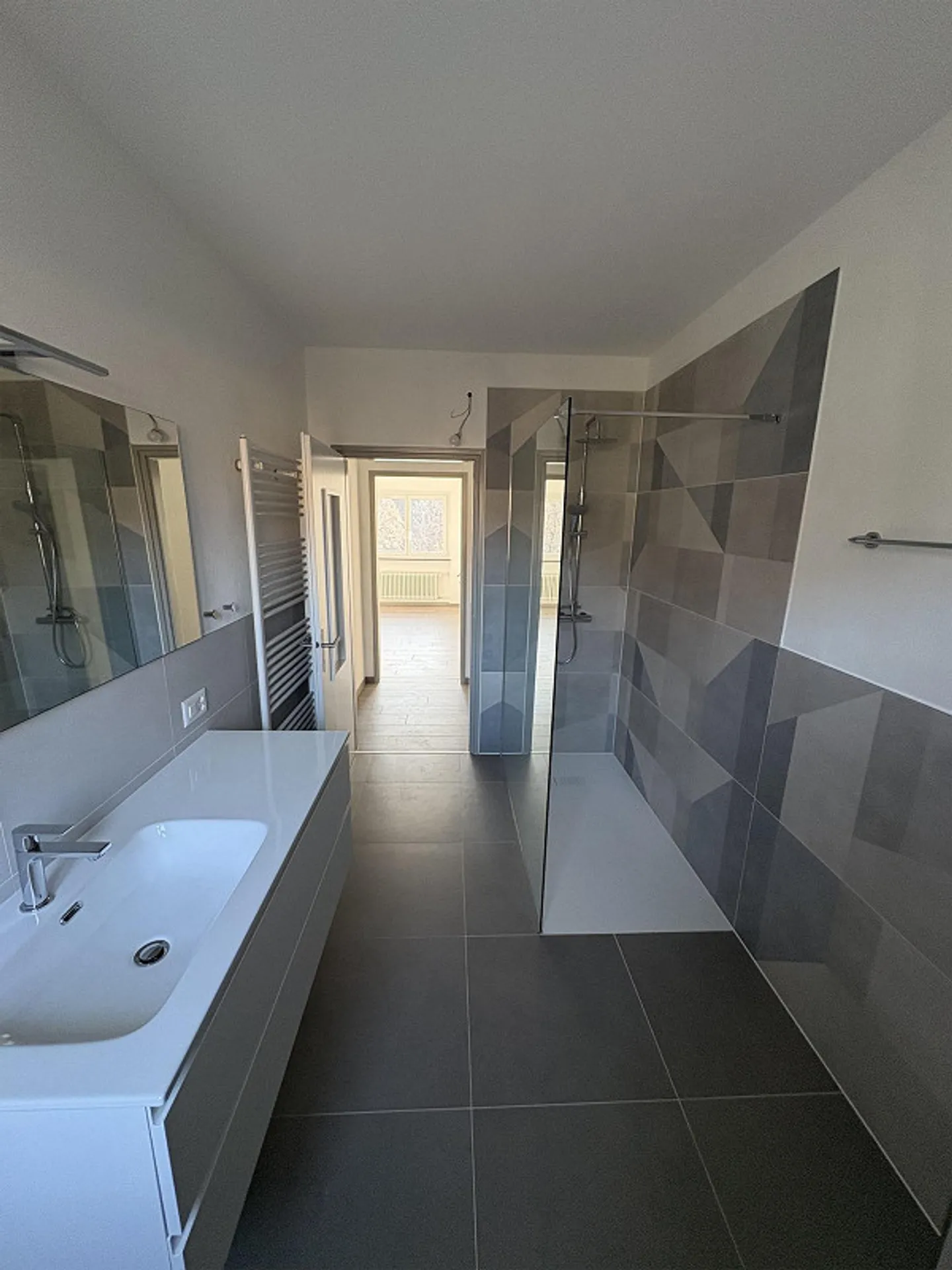 Appartamento ristrutturato con vista lago - Foto 10 di 13