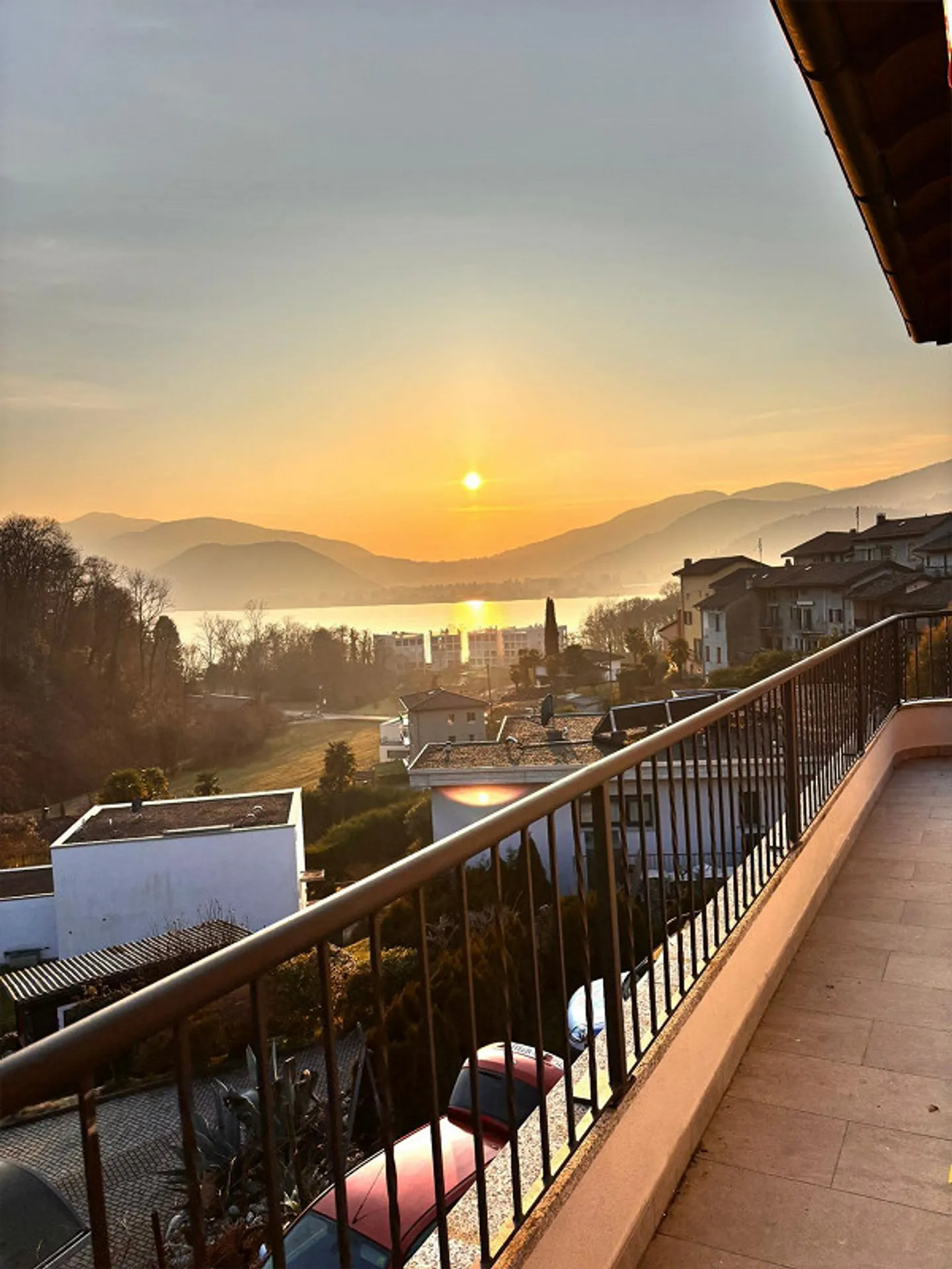 Appartamento ristrutturato con vista lago - Foto 12 di 13