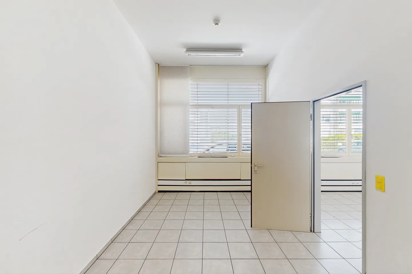 Commercial Space in Manno - Photo 1 of 2