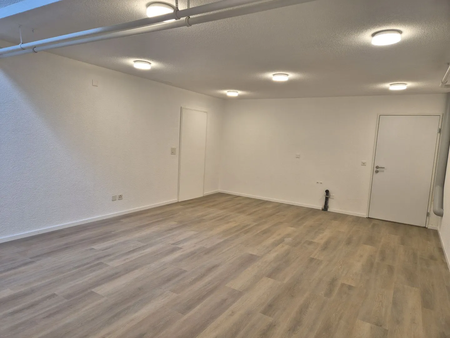Offices and Studio on Industrial Site - Photo 7 of 9