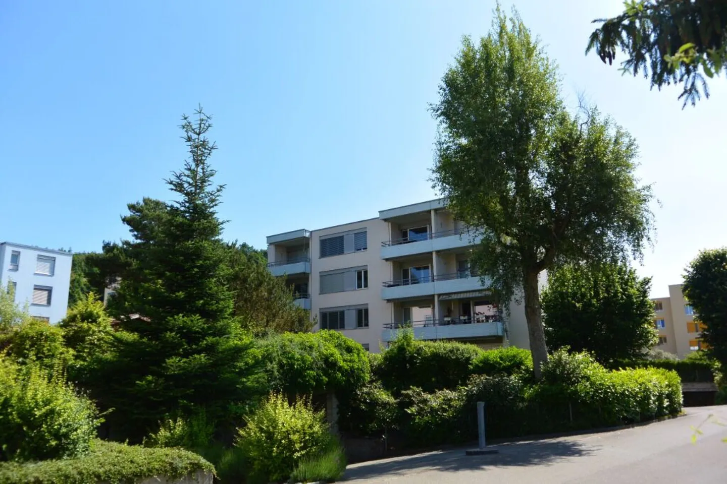 Appartement ensoleillé de 4,5 pièces (2ème étage) dans un emplacement calme réalise votre rêve de vie - Photo 1 sur 15