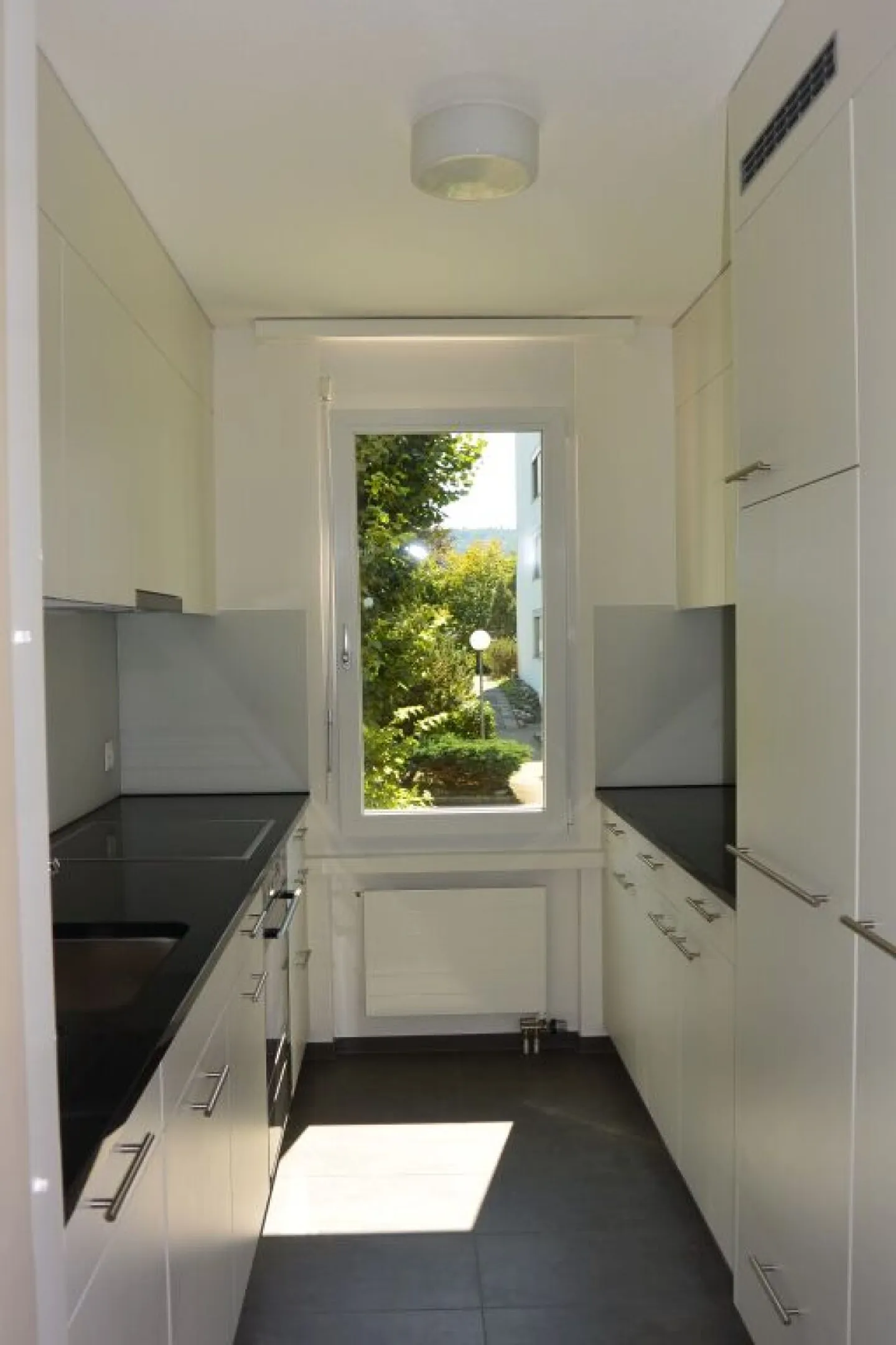 Appartement ensoleillé de 4,5 pièces (2ème étage) dans un emplacement calme réalise votre rêve de vie - Photo 2 sur 15