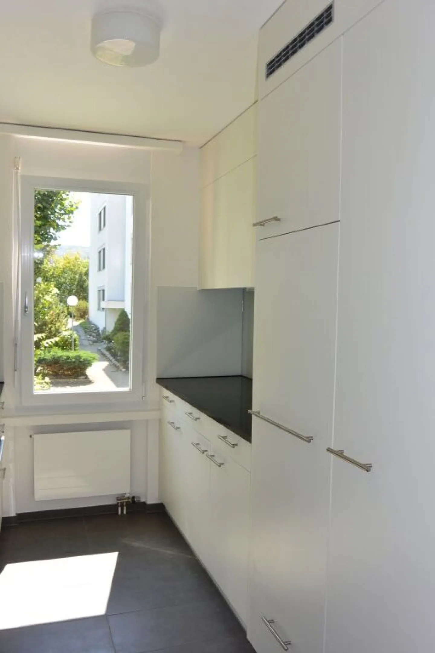 Appartement ensoleillé de 4,5 pièces (2ème étage) dans un emplacement calme réalise votre rêve de vie - Photo 4 sur 15