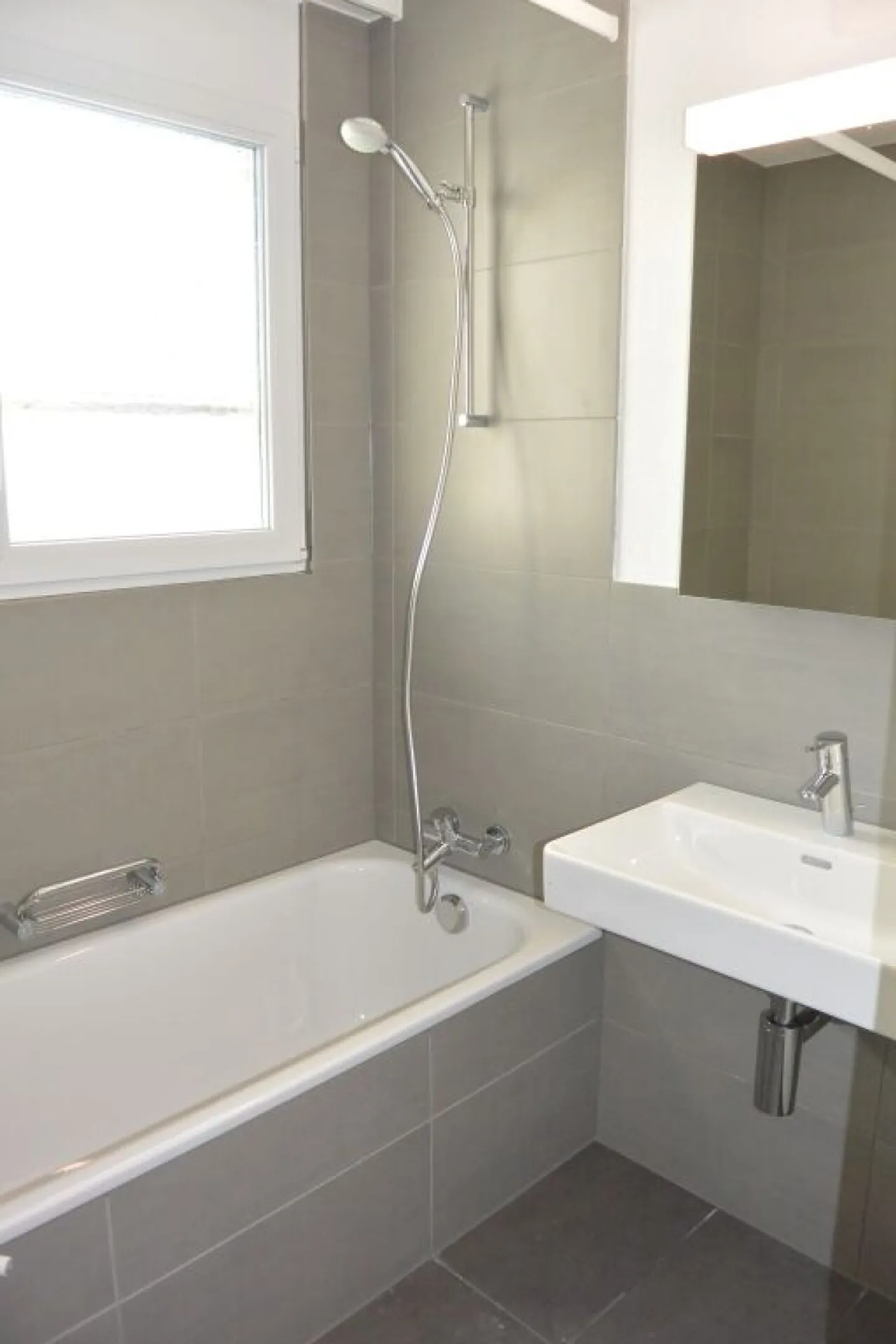 Appartement ensoleillé de 4,5 pièces (2ème étage) dans un emplacement calme réalise votre rêve de vie - Photo 7 sur 15