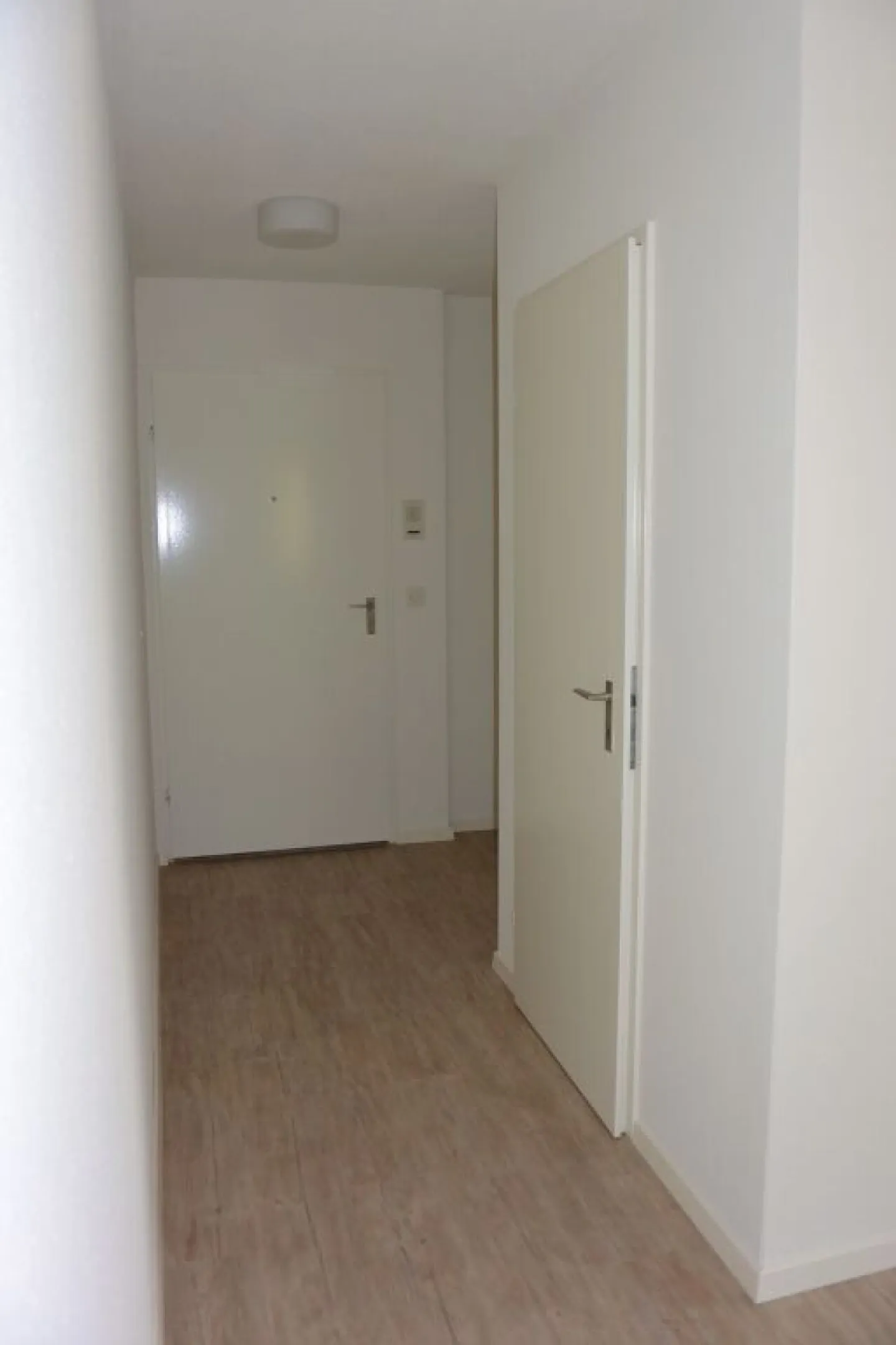 Appartement ensoleillé de 4,5 pièces (2ème étage) dans un emplacement calme réalise votre rêve de vie - Photo 12 sur 15