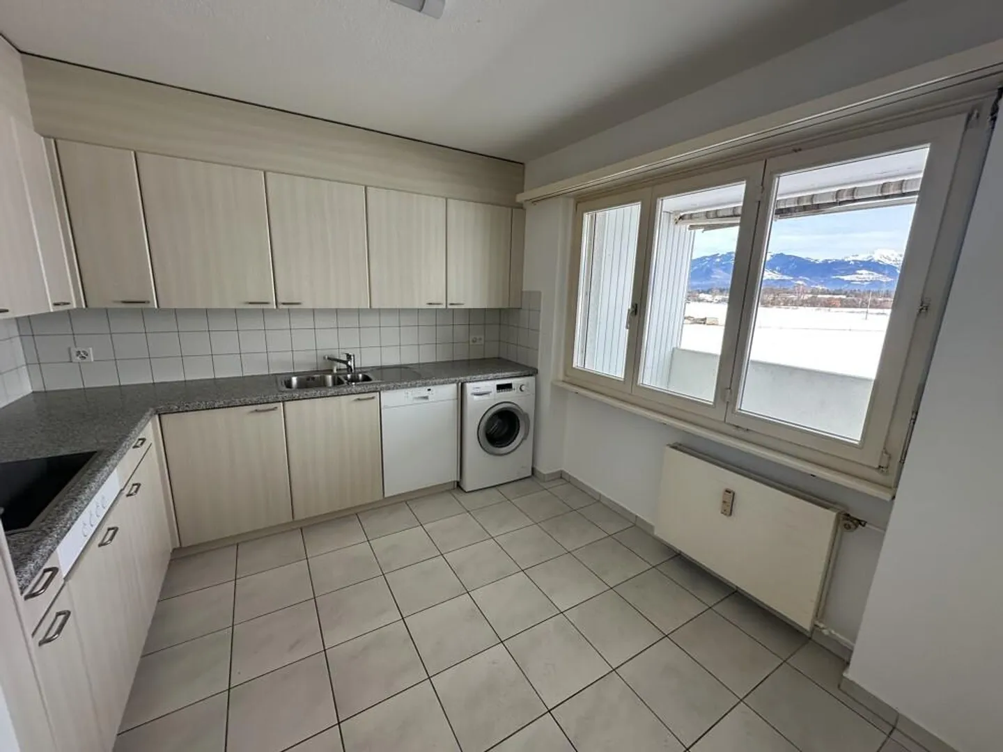 Apartment with beautiful views - Photo 2 of 10