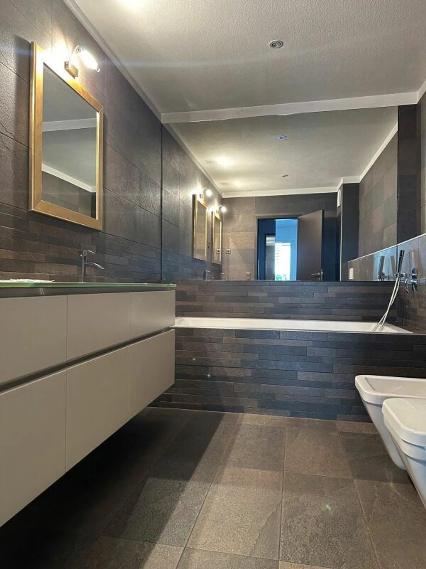 MODERN 5.5 ROOMS IN DAVESCO - Photo 13 of 15