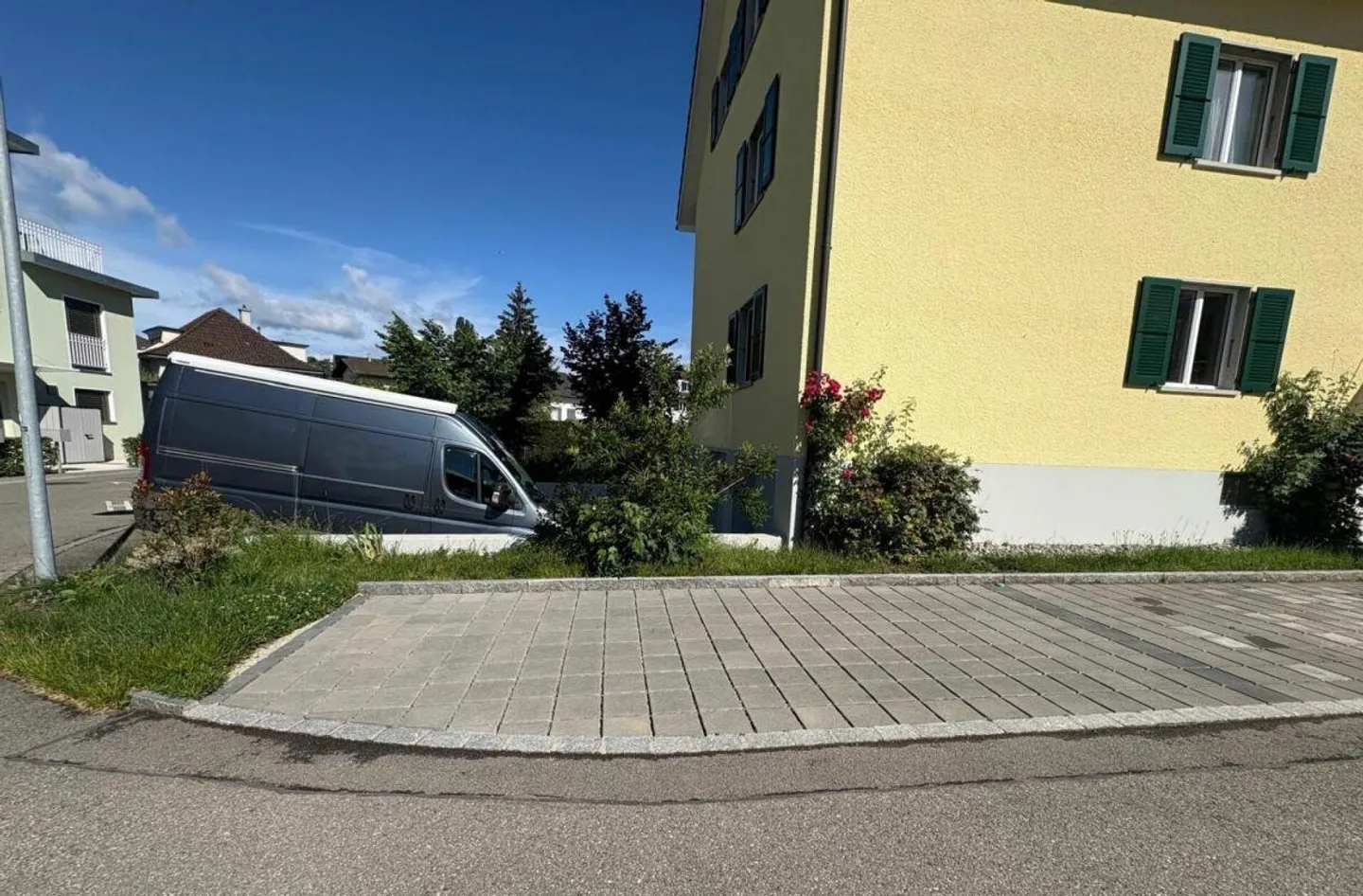 Posto auto all'aperto a Gümligen - Foto 2 di 2